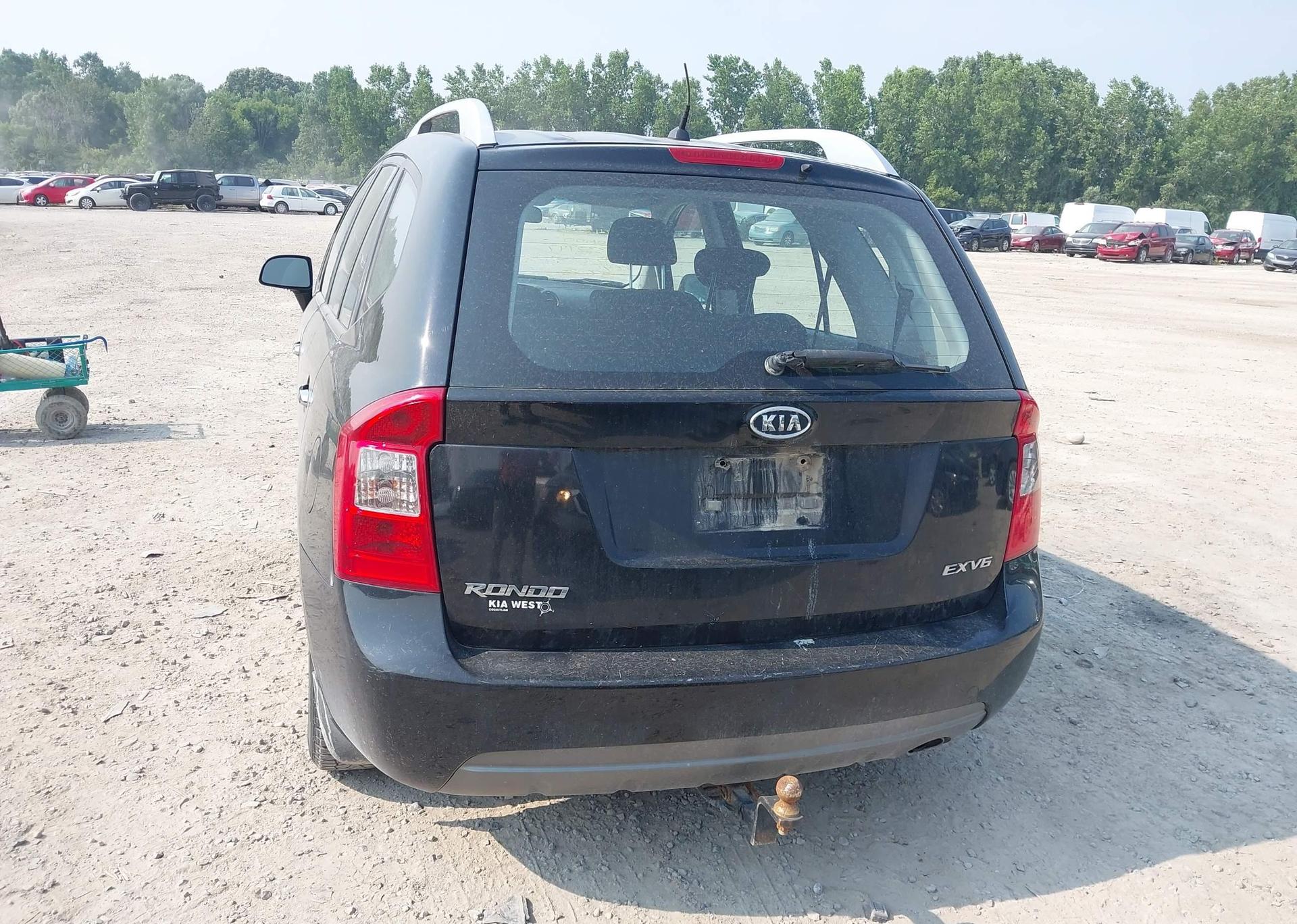 2011 KIA RONDO