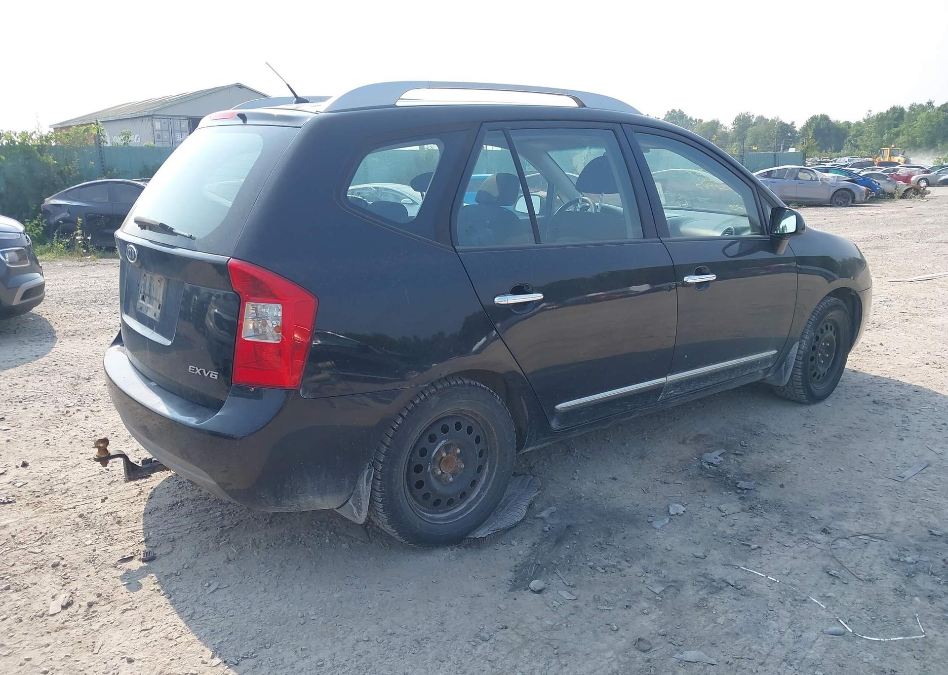 2011 KIA RONDO