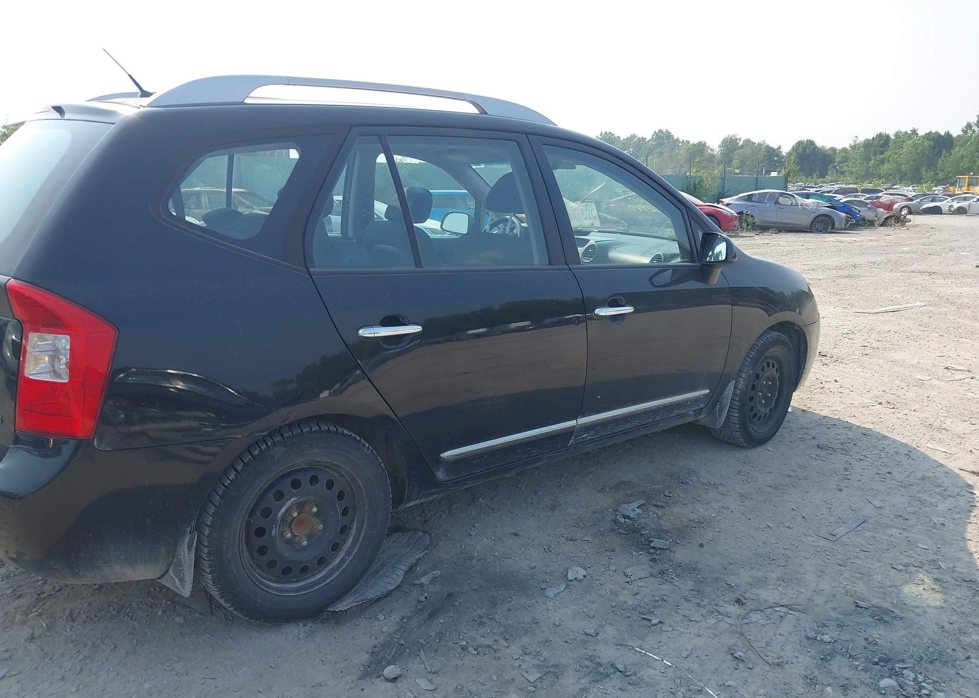 2011 KIA RONDO