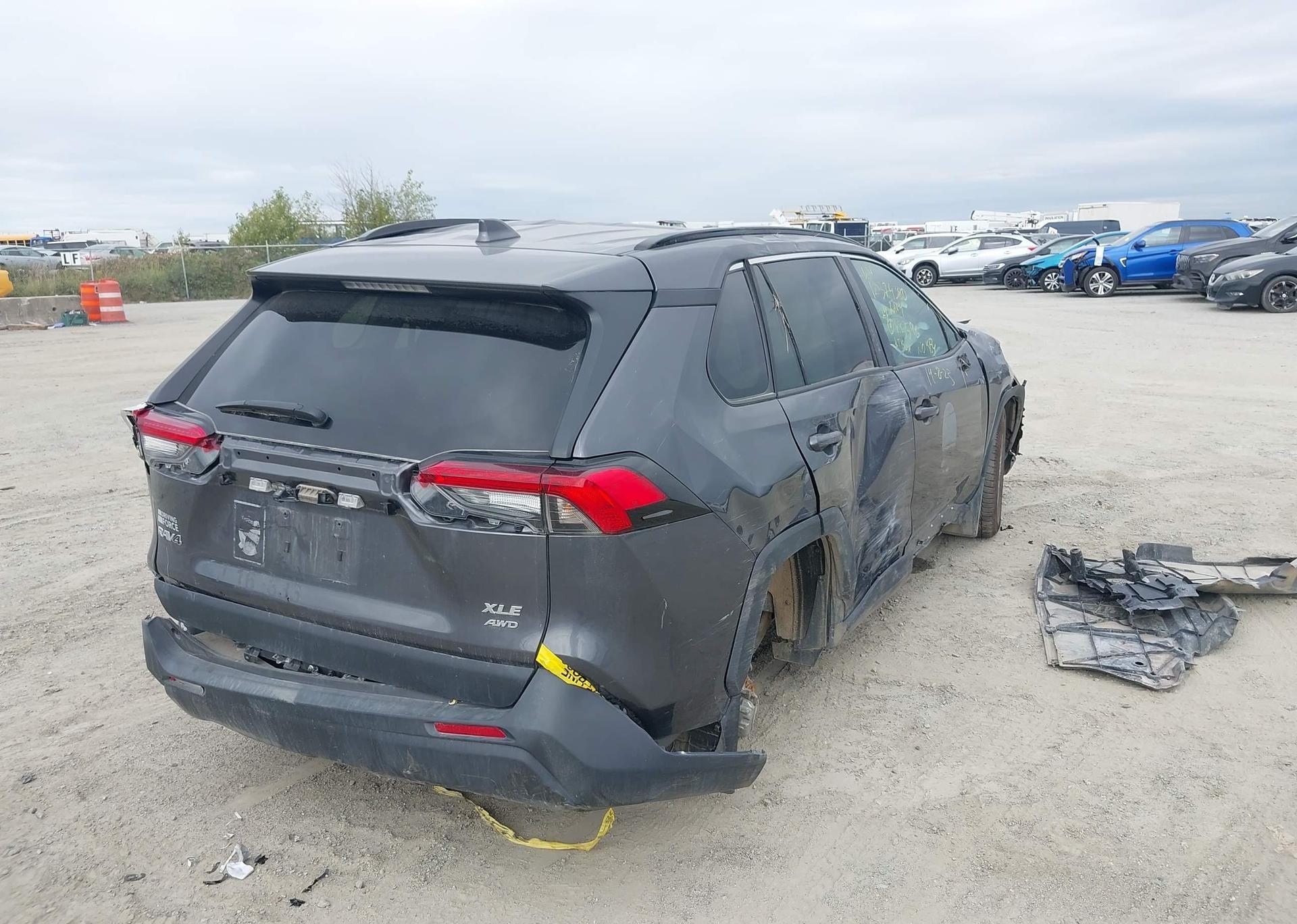 2024 TOYOTA RAV4 XLE