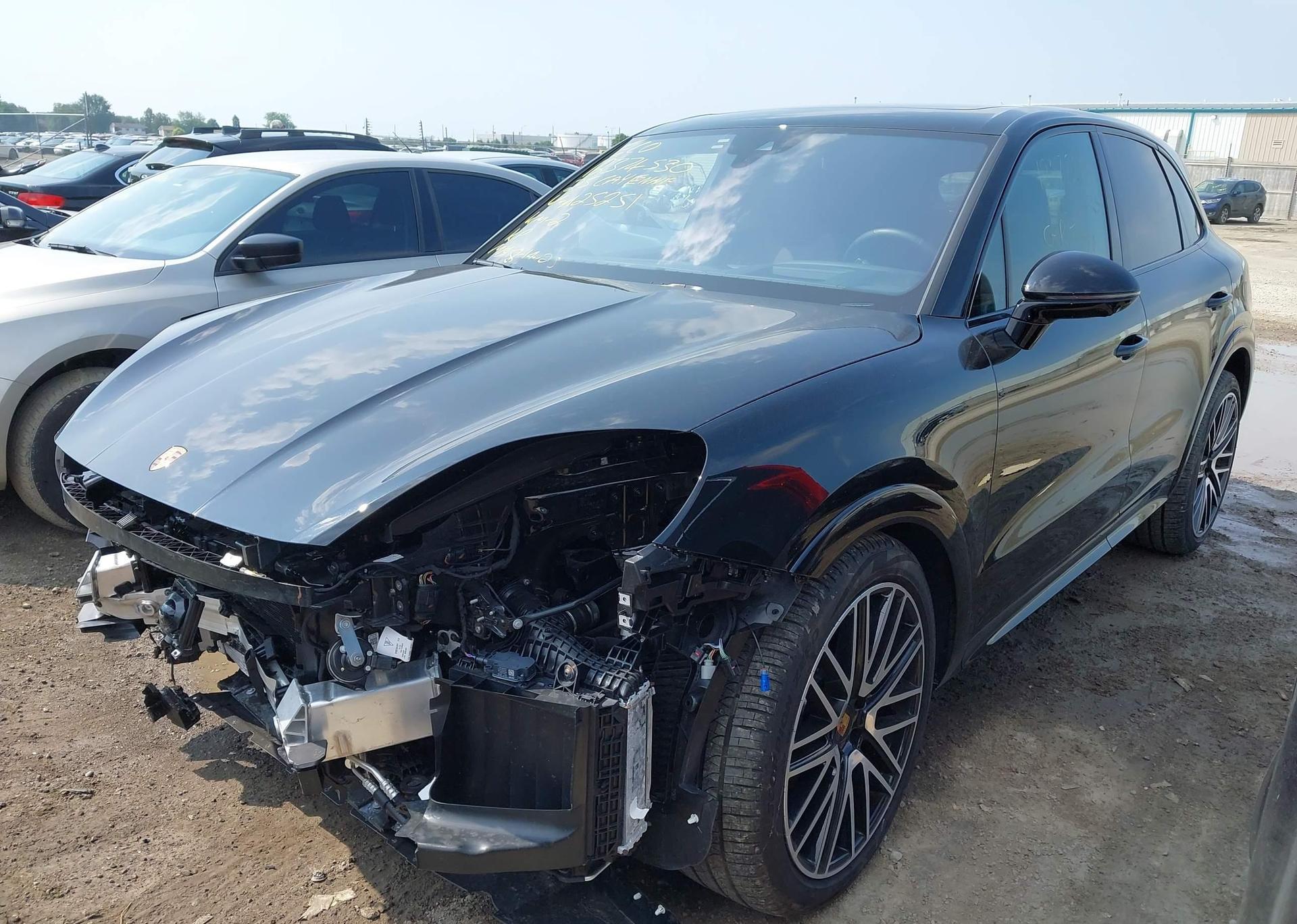 2025 PORSCHE CAYENNE
