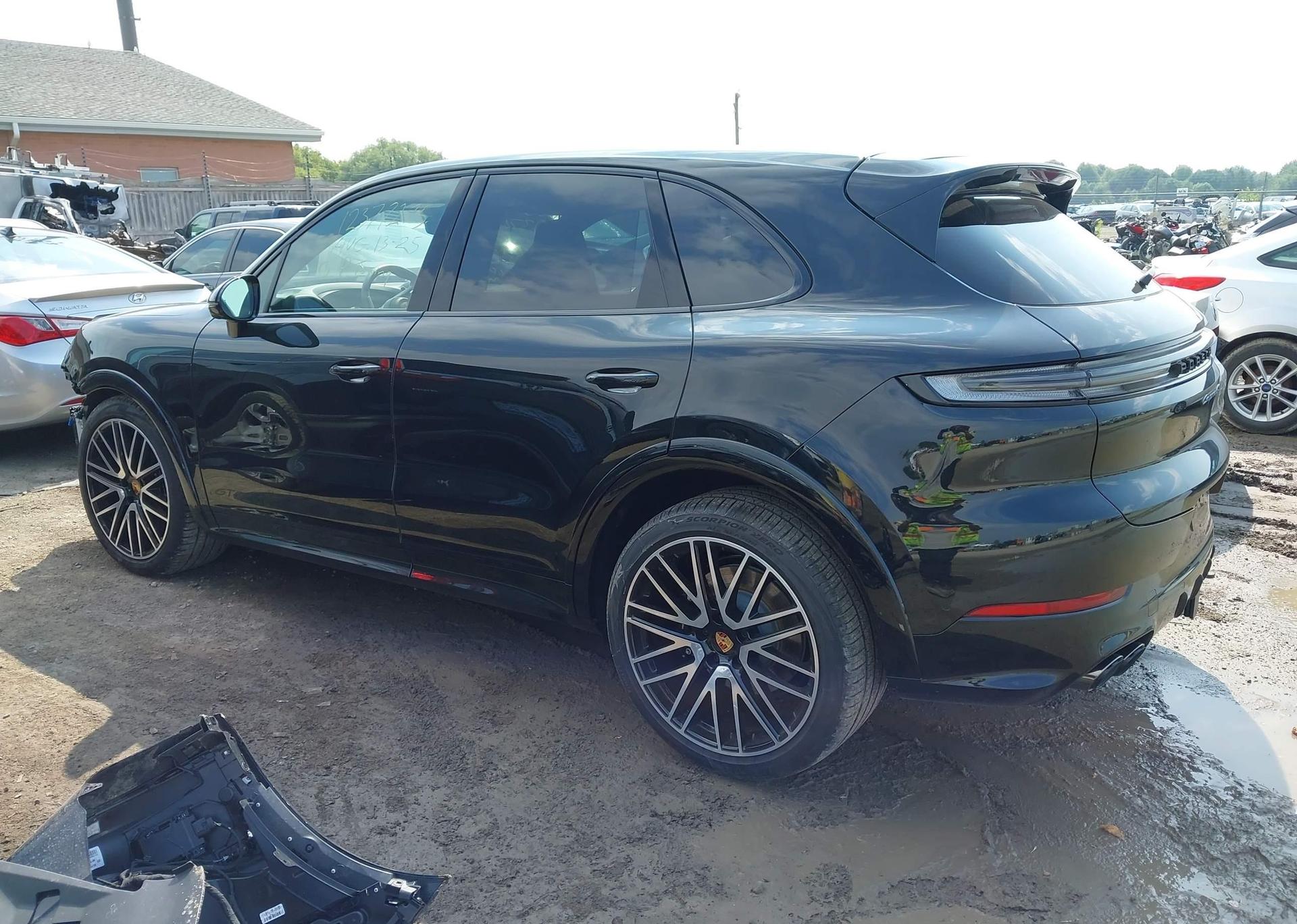 2025 PORSCHE CAYENNE