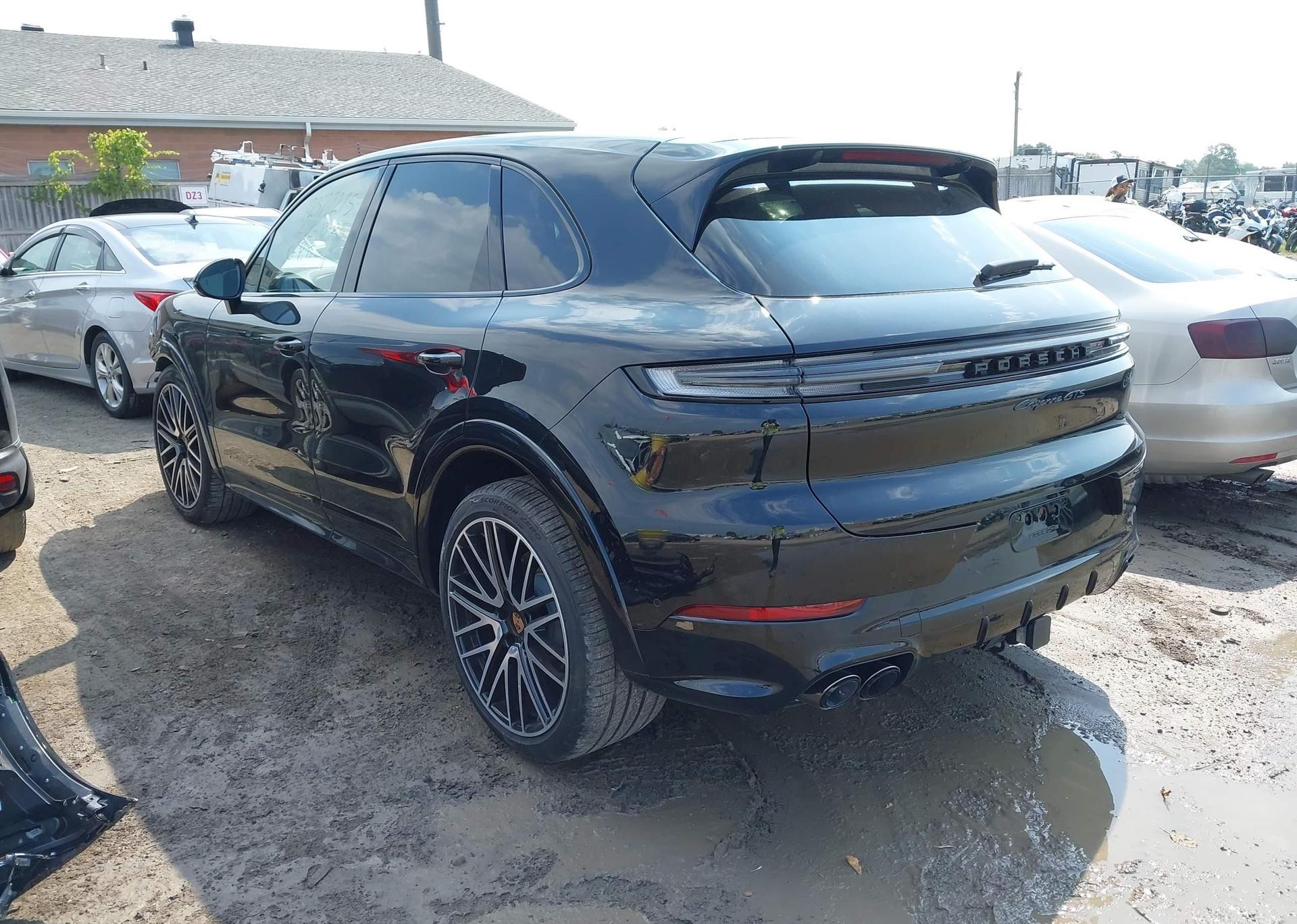 2025 PORSCHE CAYENNE