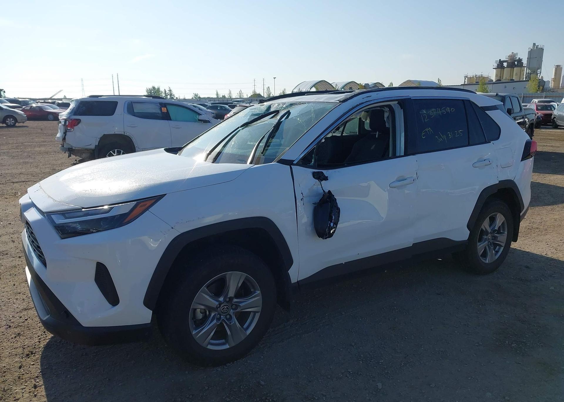 2024 TOYOTA RAV4 XLE