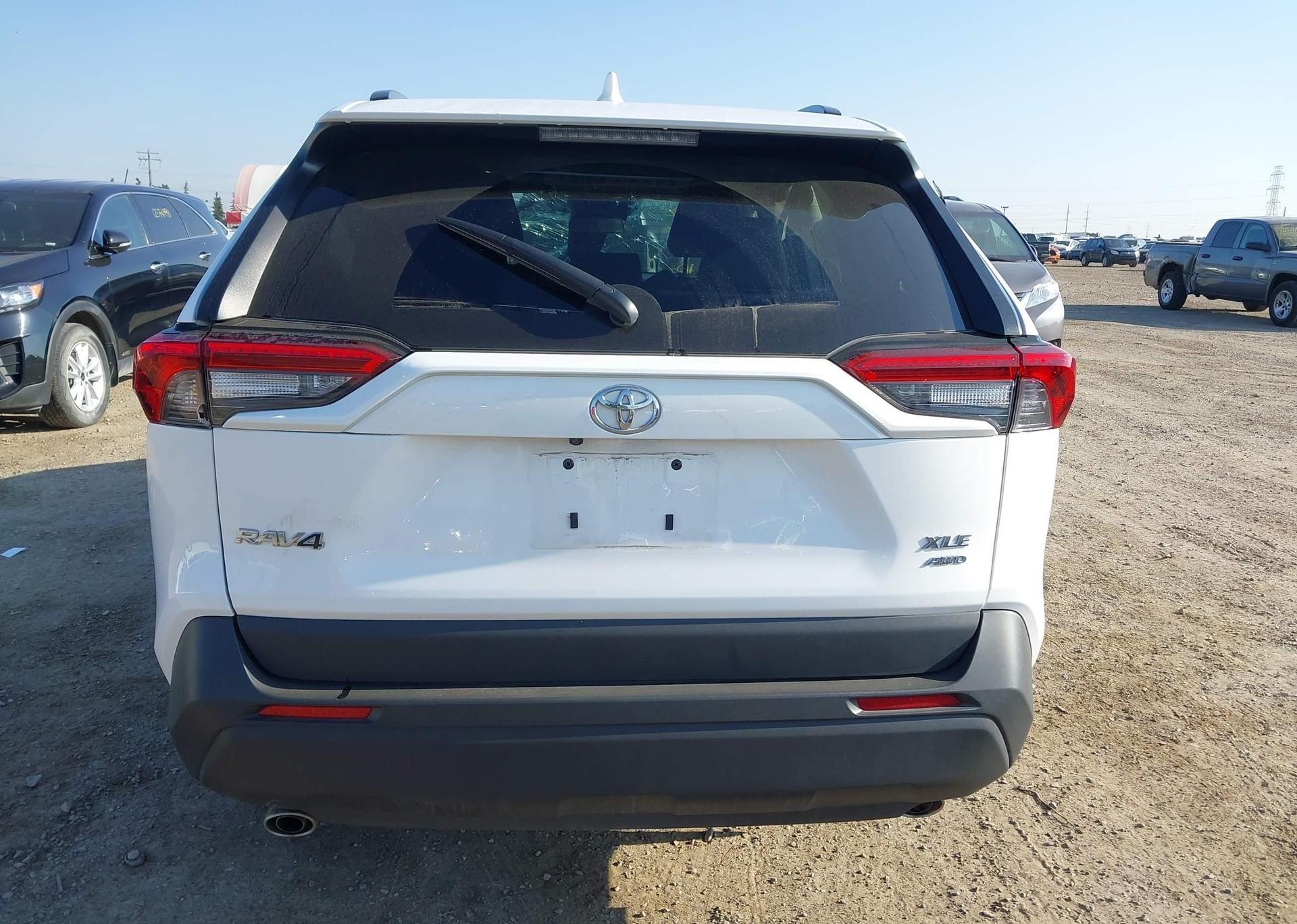 2024 TOYOTA RAV4 XLE