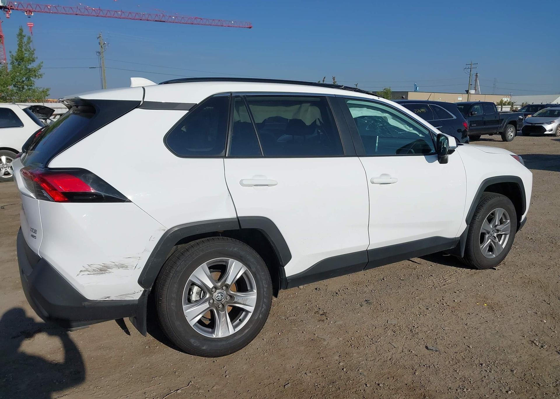 2024 TOYOTA RAV4 XLE