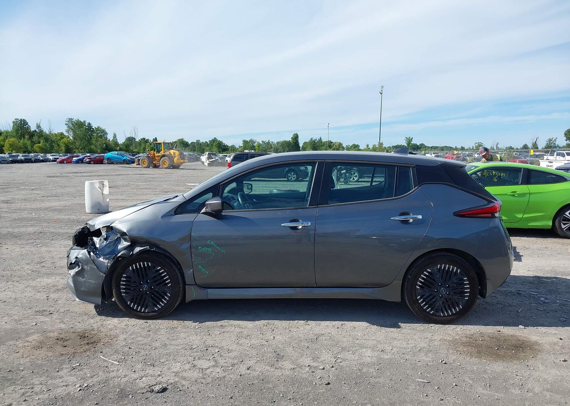 2023 NISSAN LEAF SV