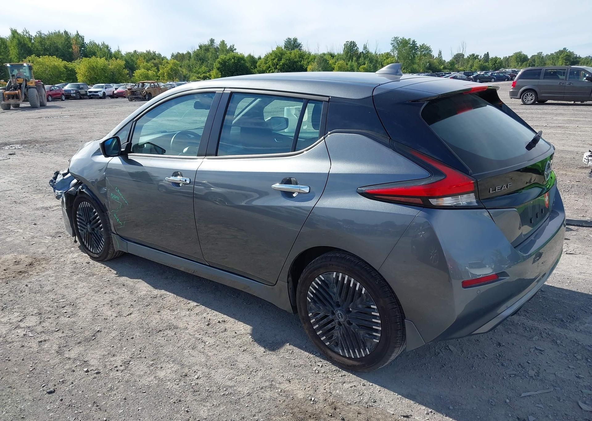 2023 NISSAN LEAF SV