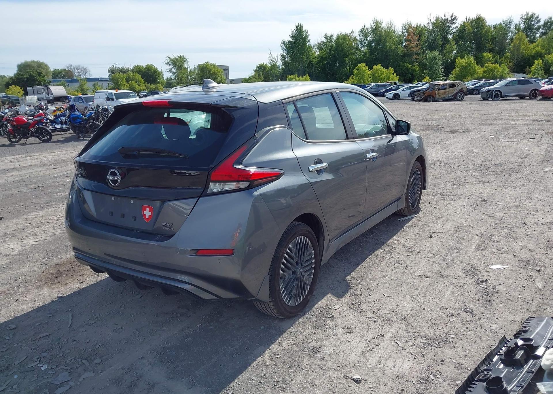 2023 NISSAN LEAF SV
