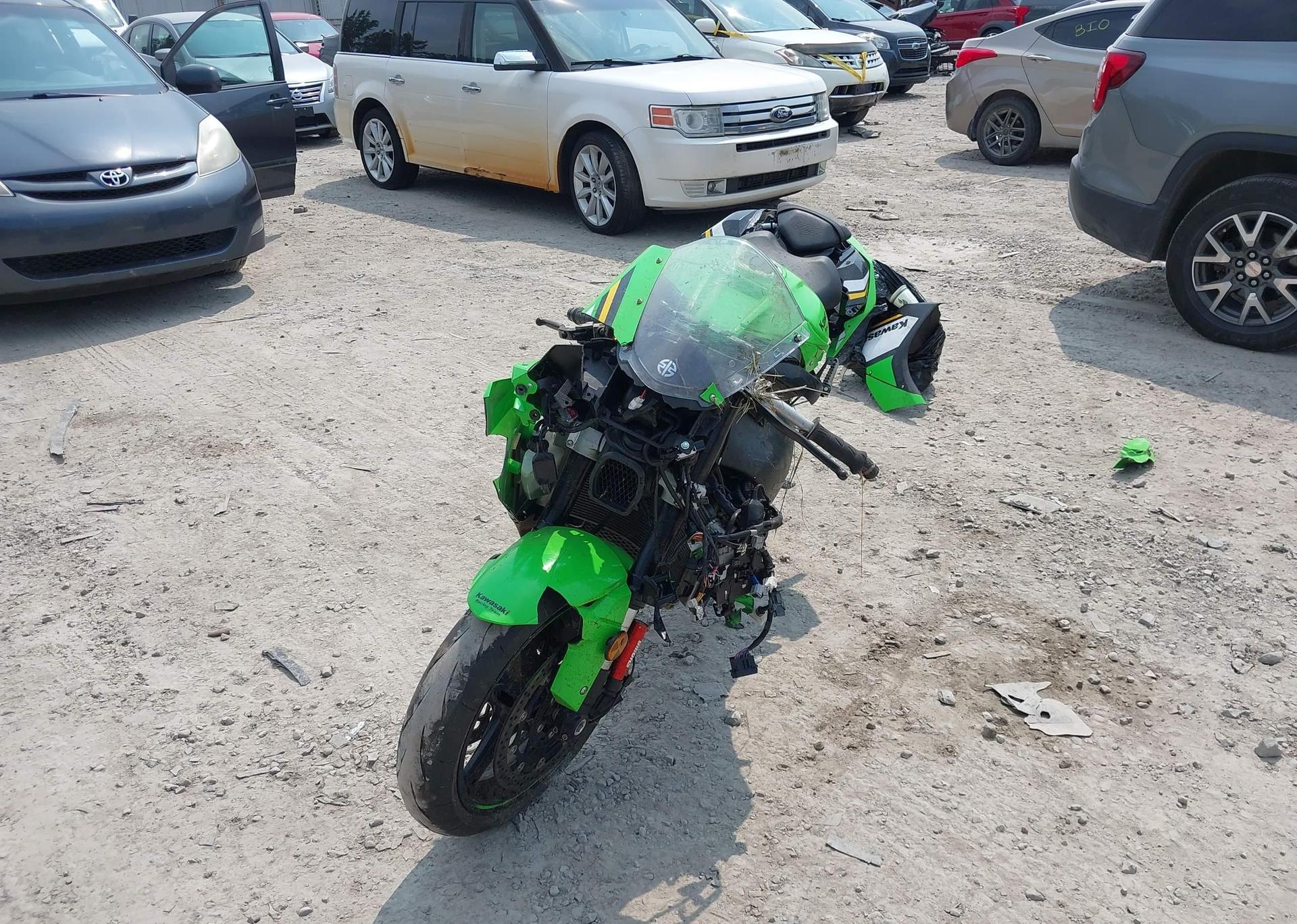 2025 KAWASAKI ZX1002 L