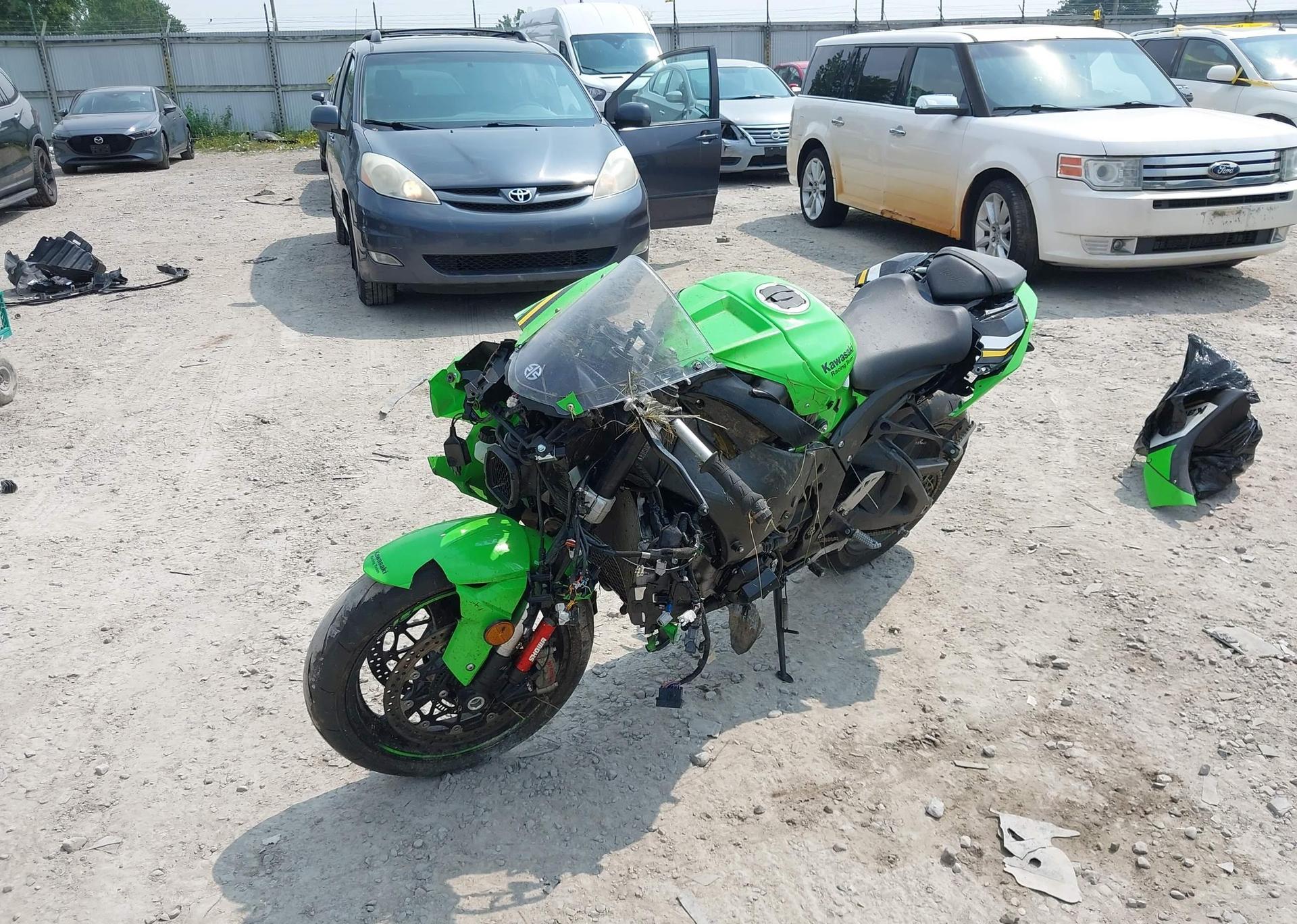 2025 KAWASAKI ZX1002 L