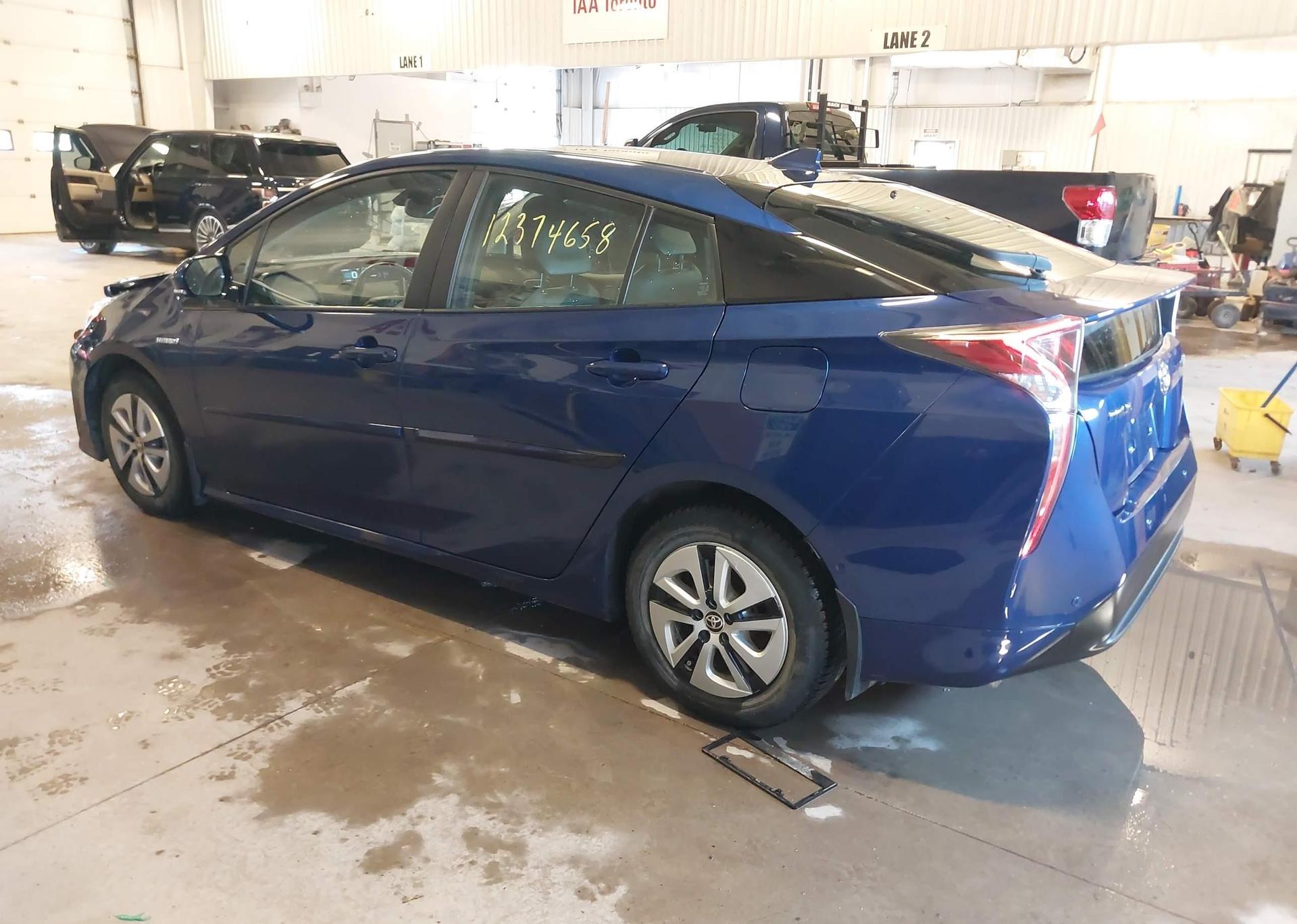2017 TOYOTA PRIUS