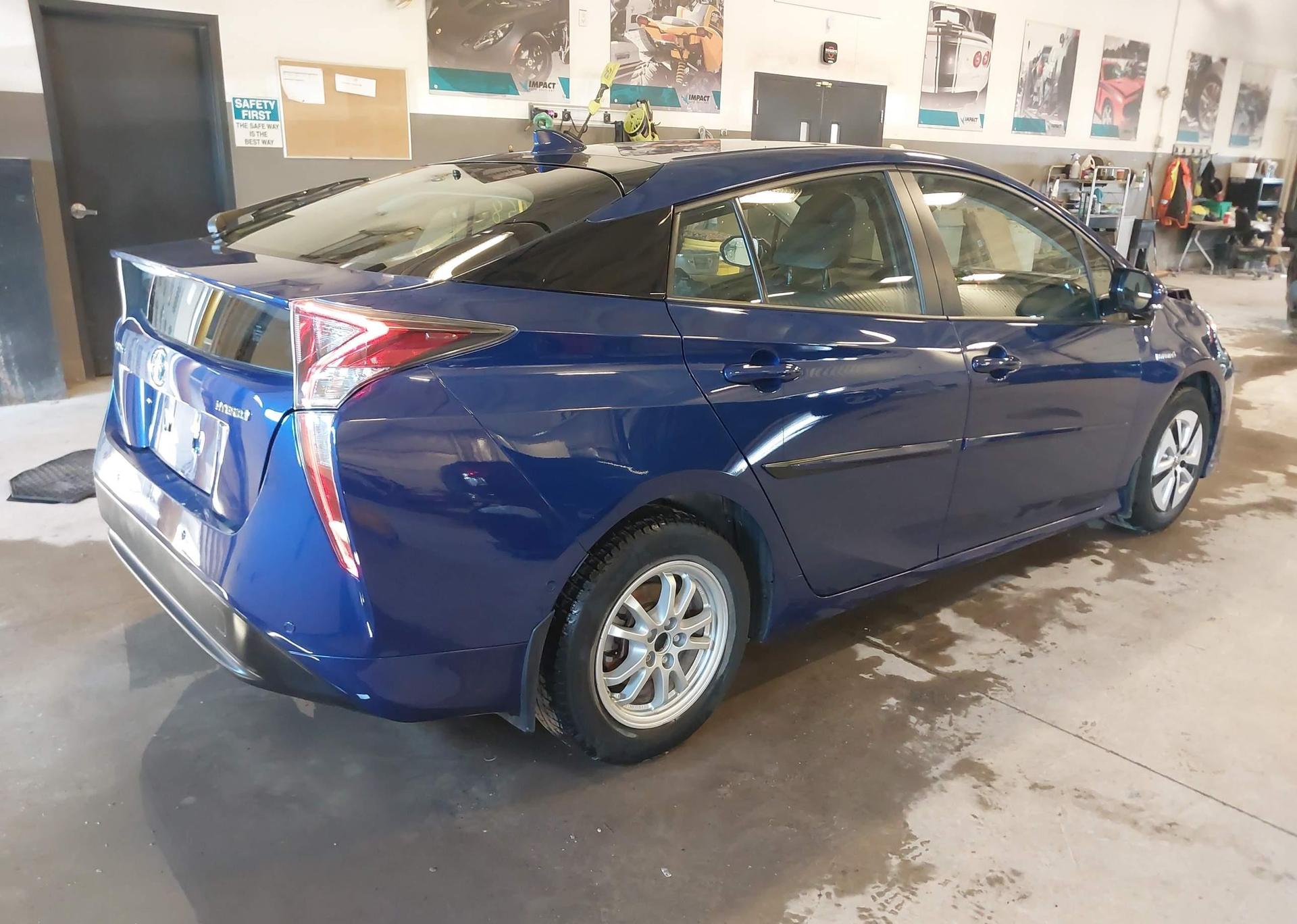 2017 TOYOTA PRIUS