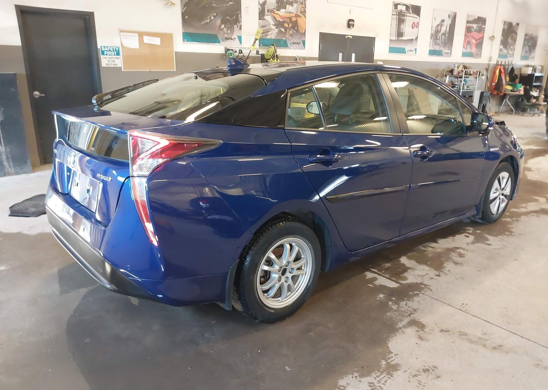 2017 TOYOTA PRIUS