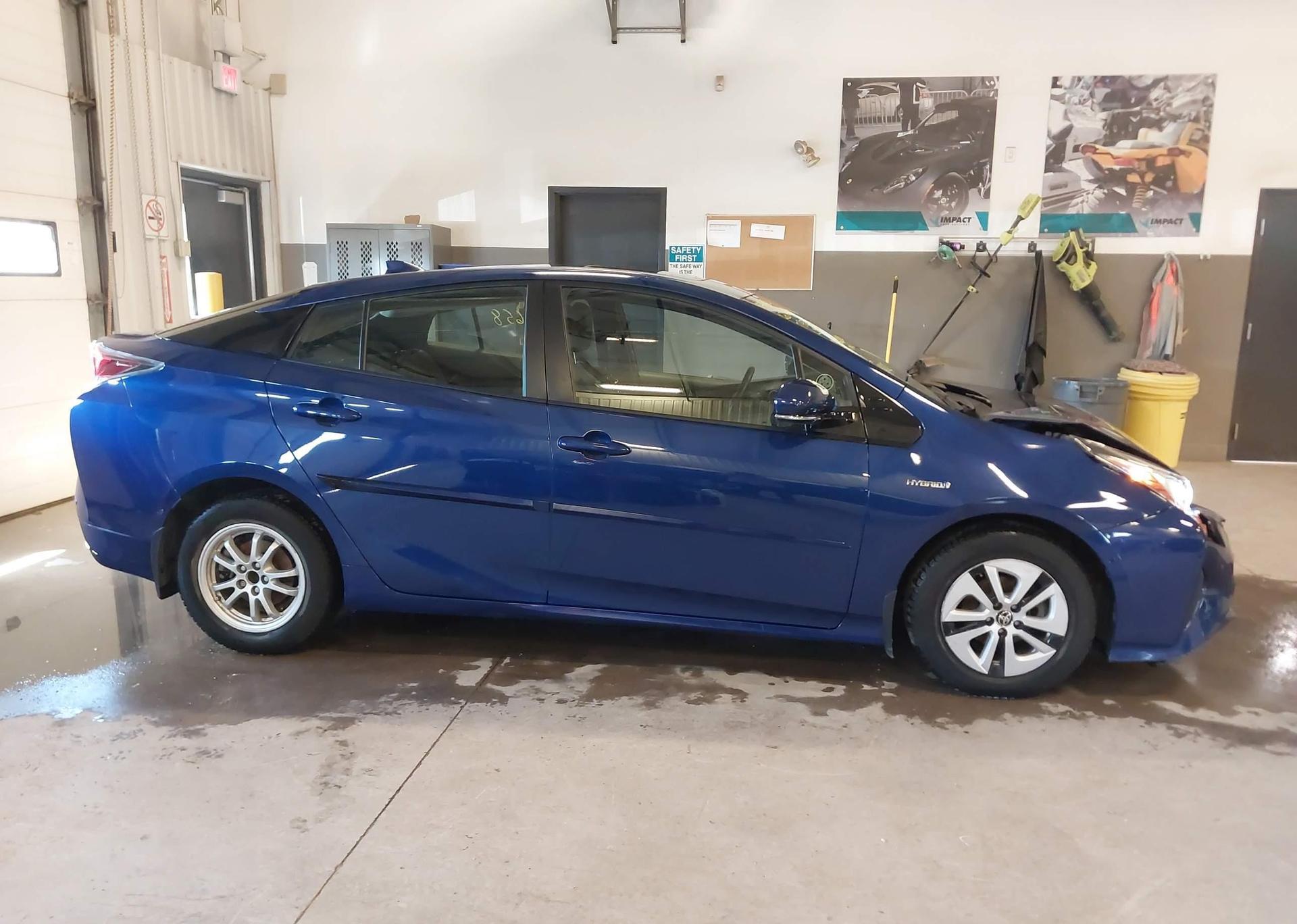 2017 TOYOTA PRIUS
