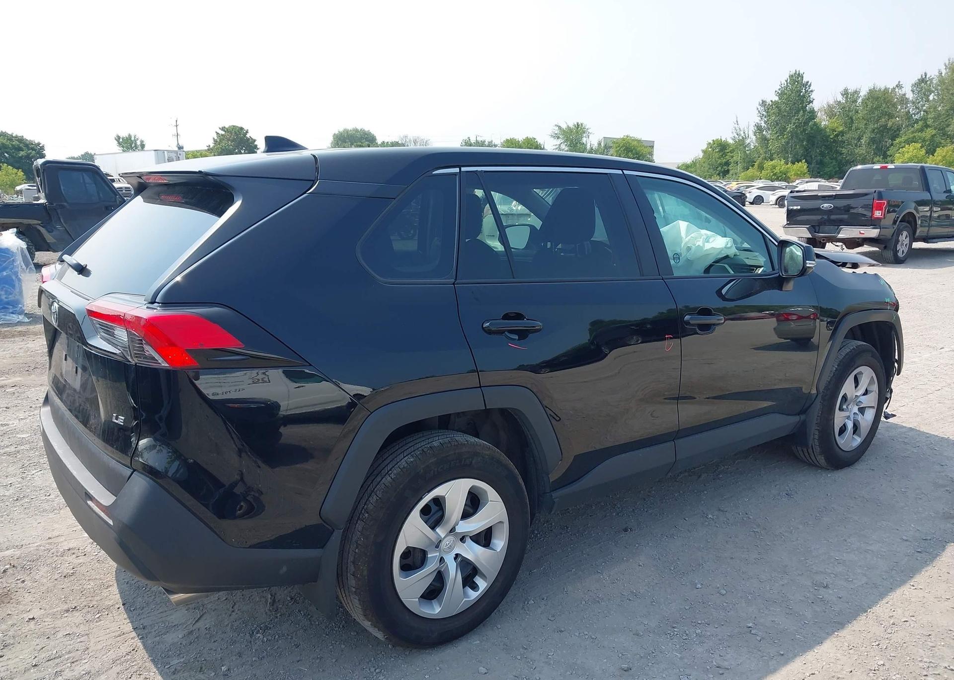 2022 TOYOTA RAV4 LE