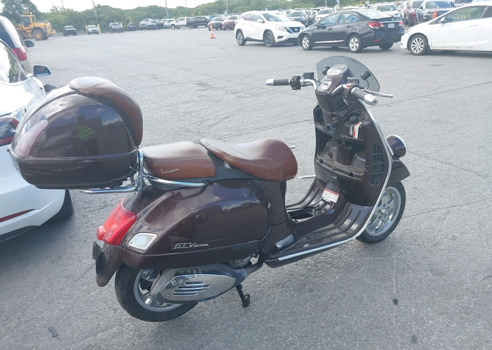 2013 VESPA GTS 300 SUPER