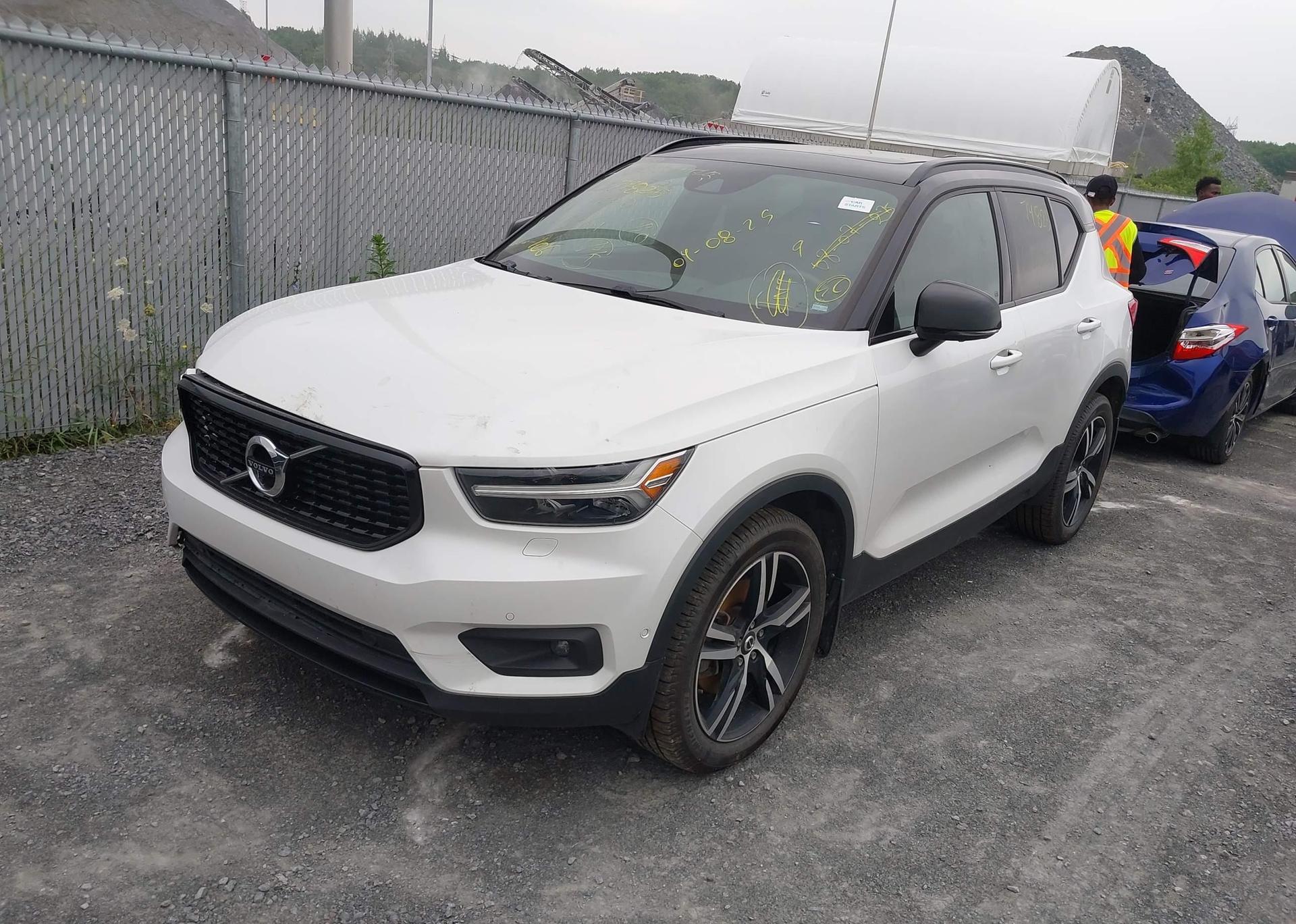 2019 VOLVO XC40 T5 R-DESIGN