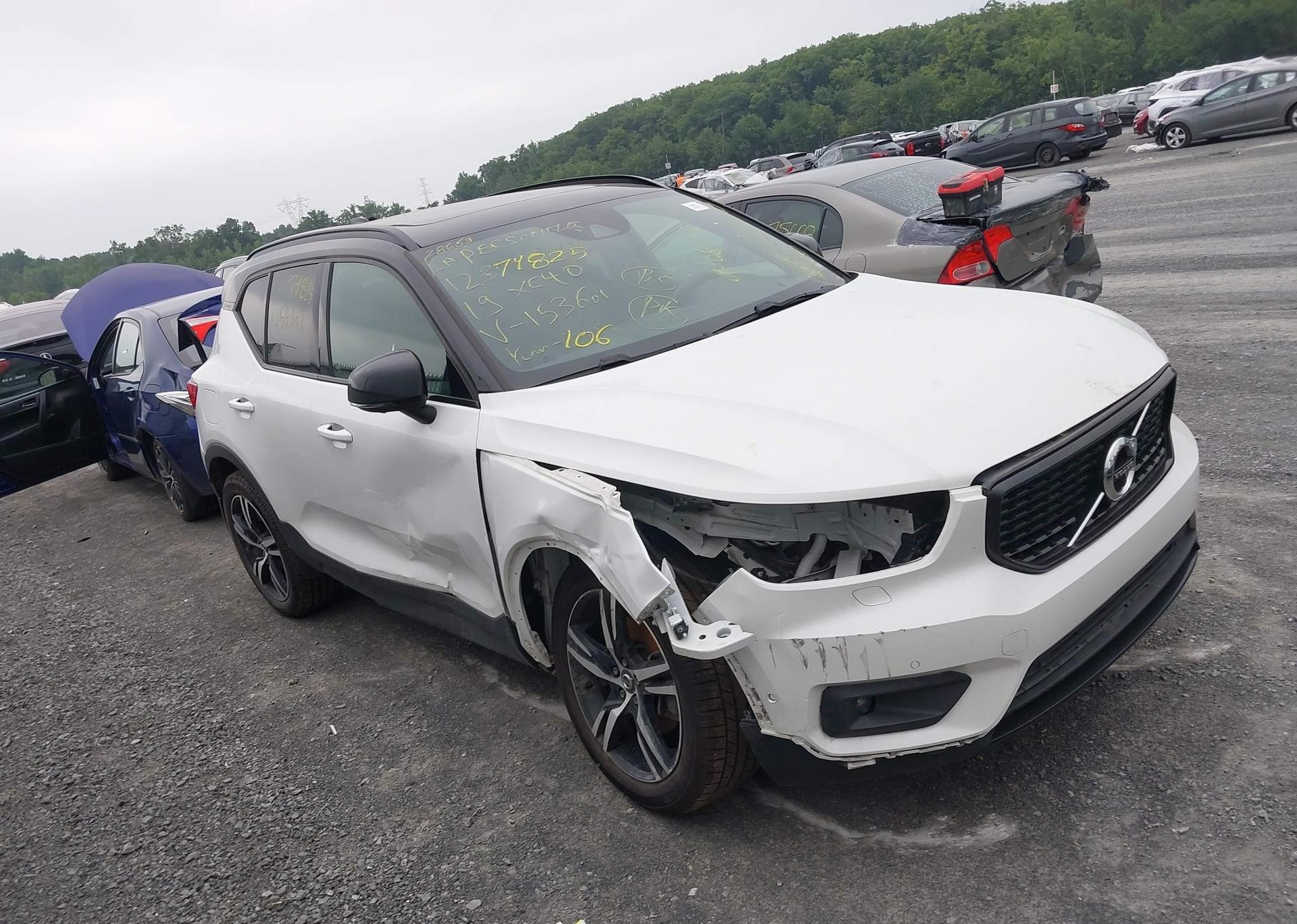 2019 VOLVO XC40 T5 R-DESIGN