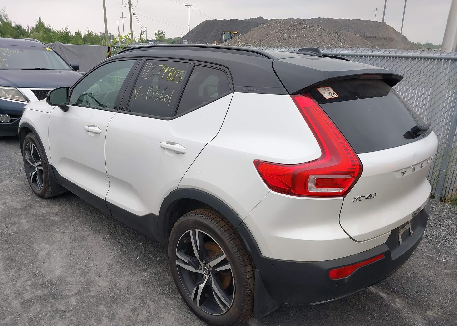 2019 VOLVO XC40 T5 R-DESIGN