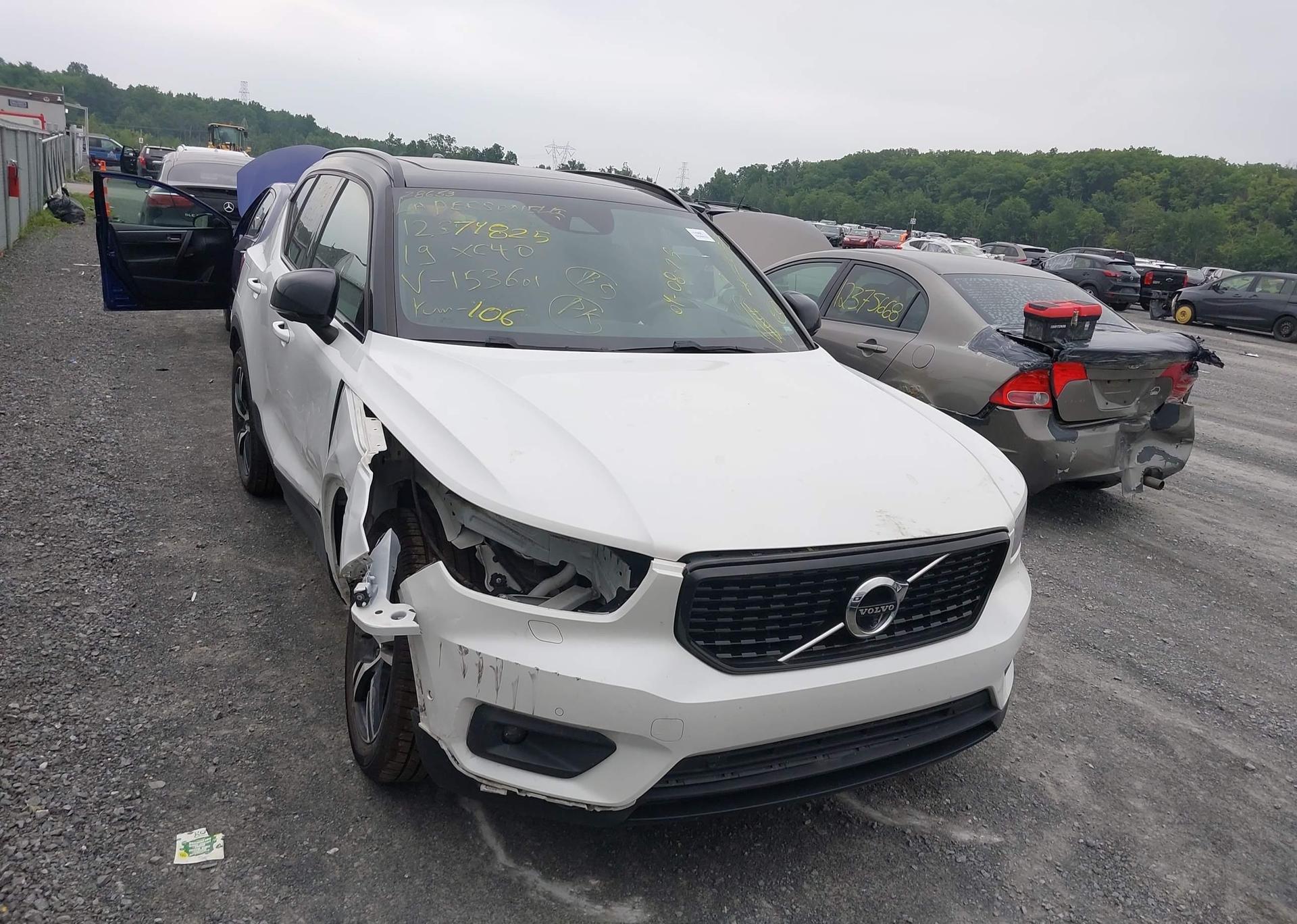 2019 VOLVO XC40 T5 R-DESIGN