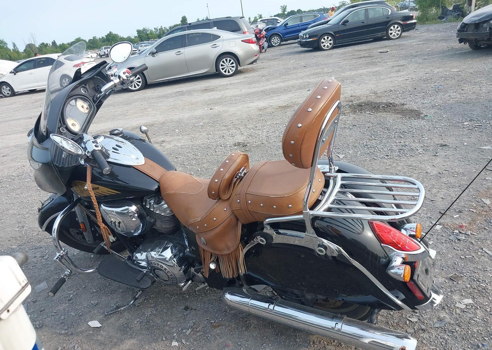 2015 INDIAN MOTORCYCLE CO. CHIEFTAIN