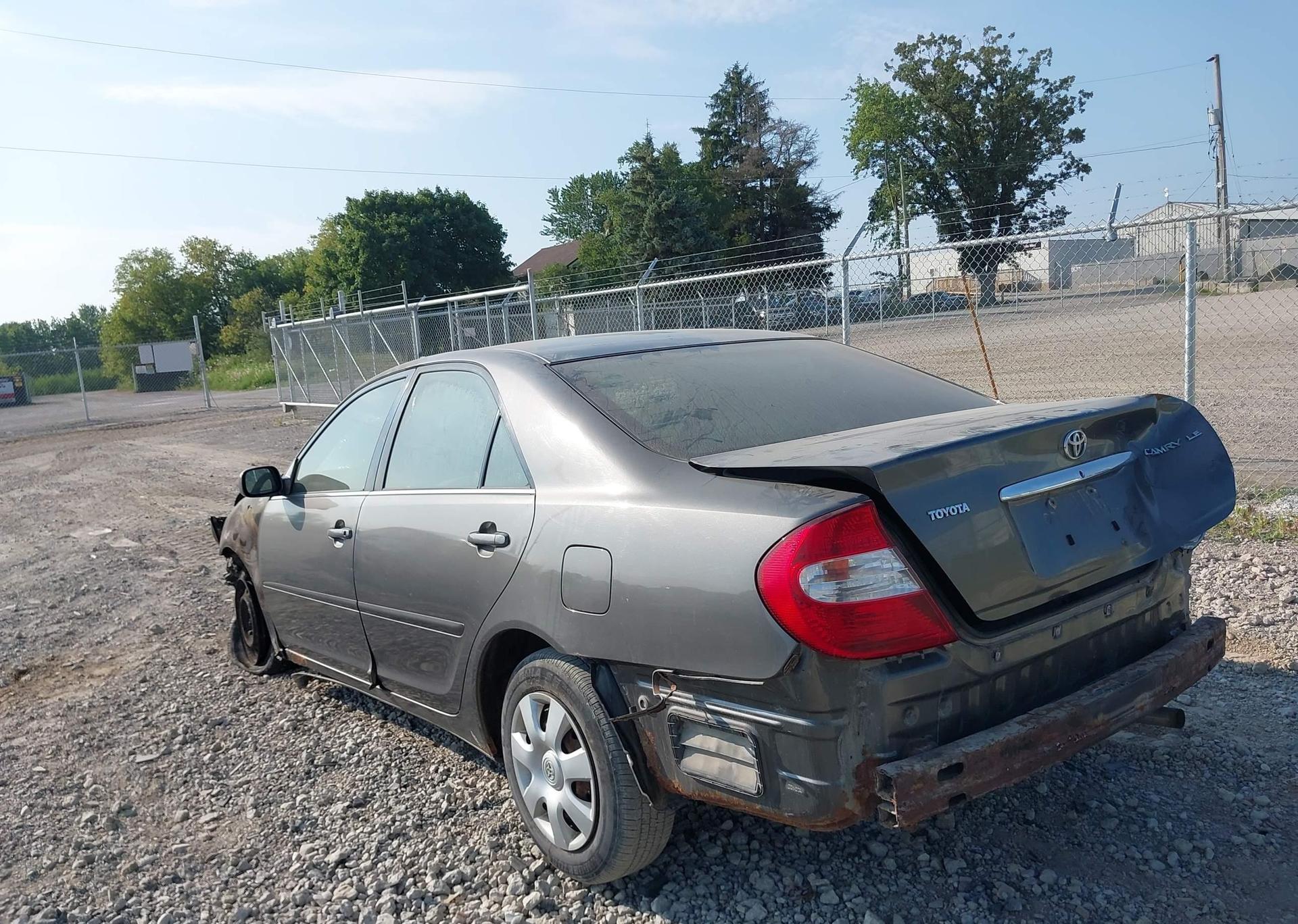 2002 TOYOTA CAMRY LE