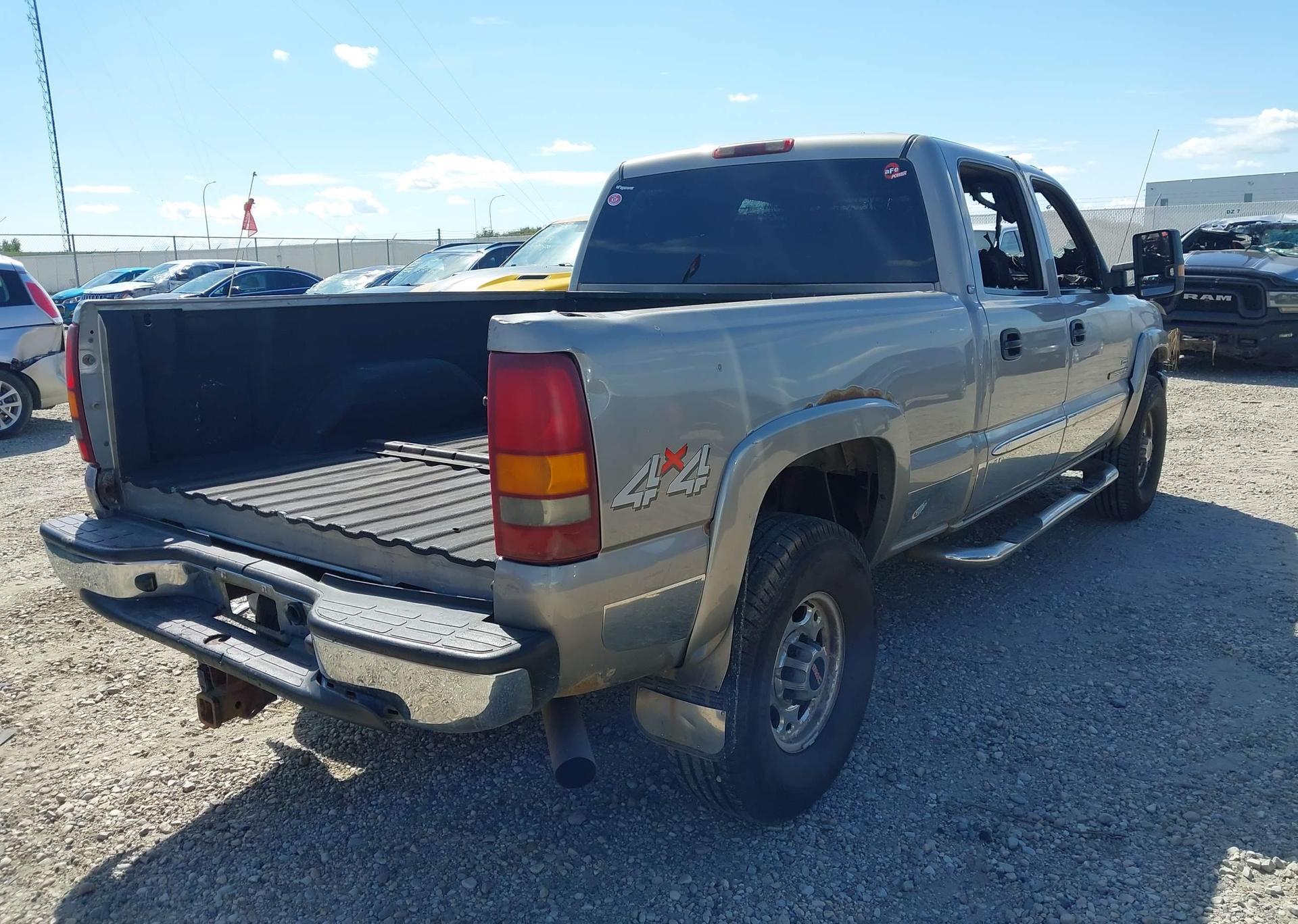 2003 GMC SIERRA 2500HD SL