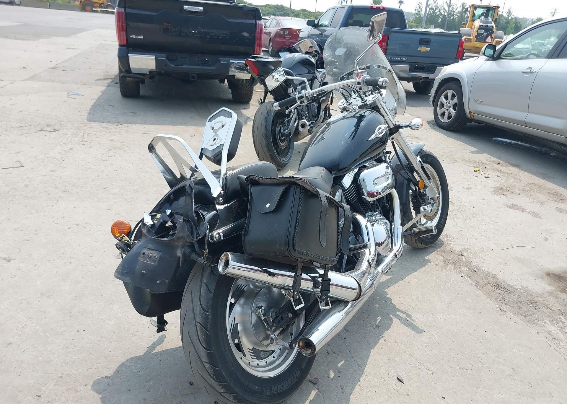 2004 SUZUKI VZ800