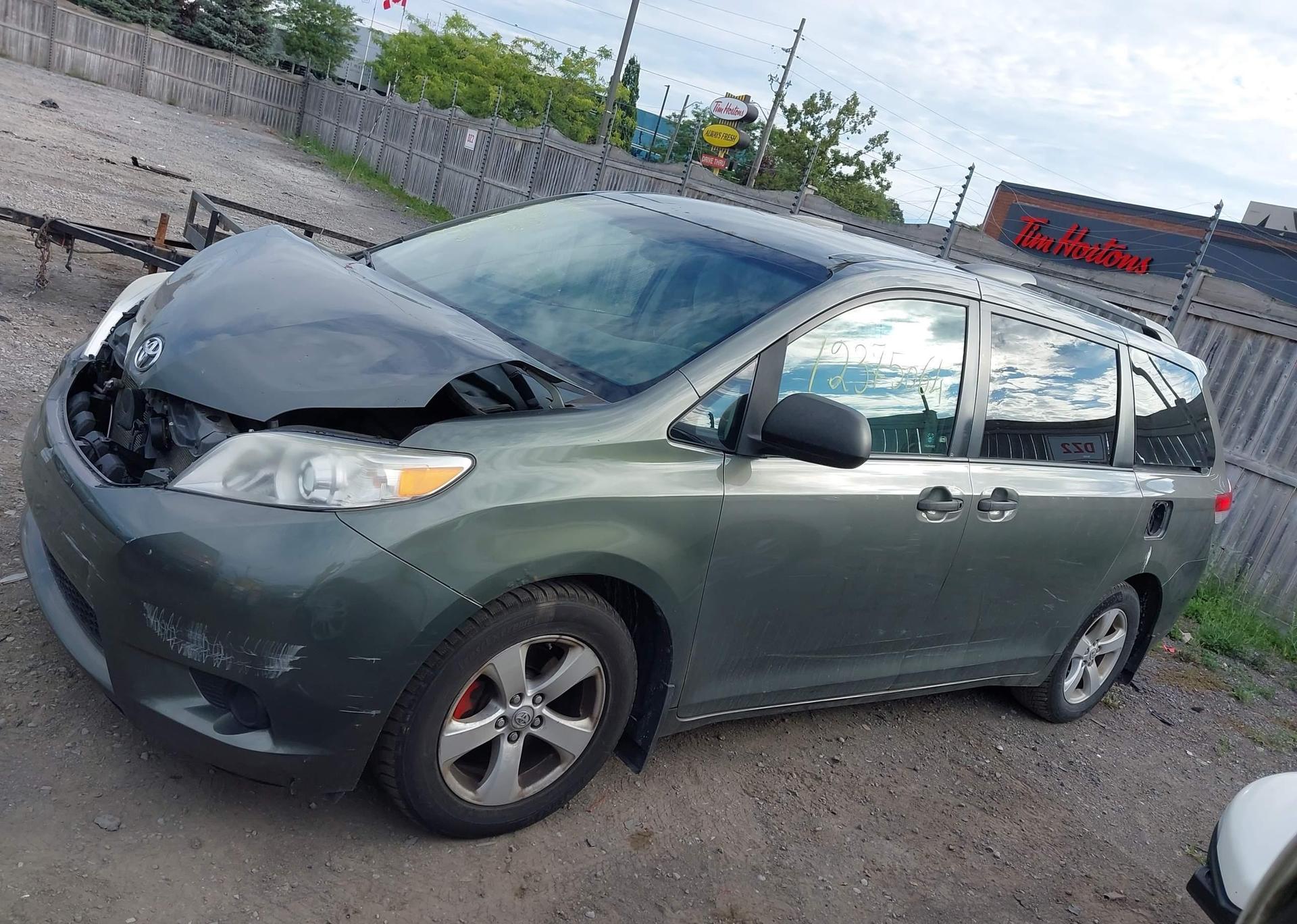 2011 TOYOTA SIENNA