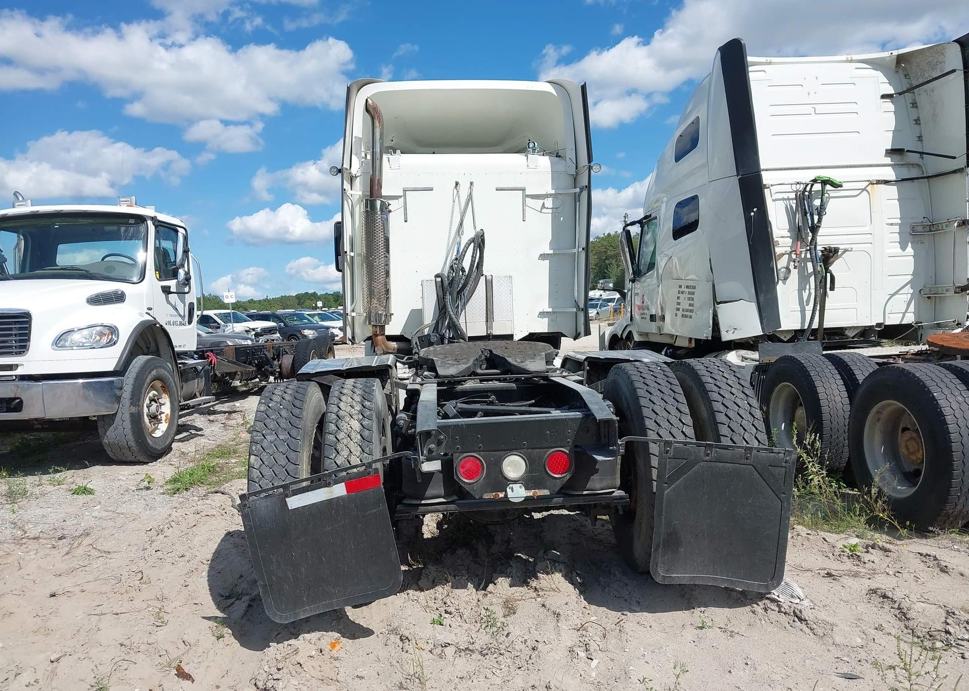 2003 FREIGHTLINER CONVENTIONAL COLUMBIA