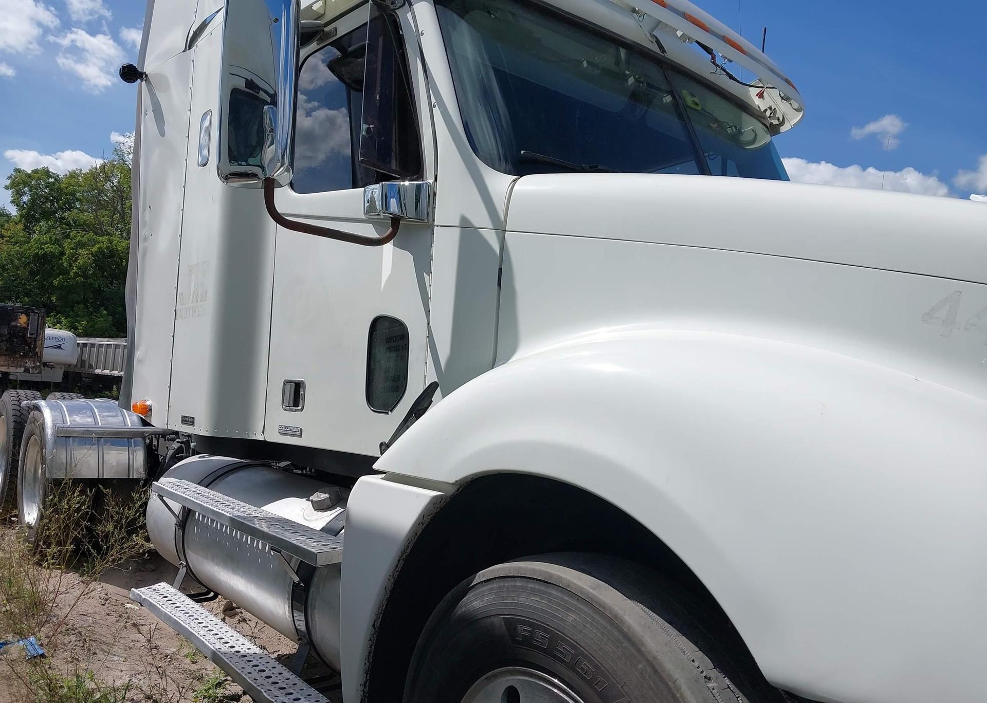 2003 FREIGHTLINER CONVENTIONAL COLUMBIA