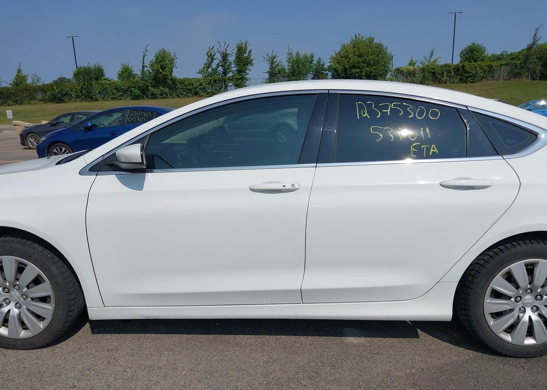 2015 CHRYSLER 200 LX