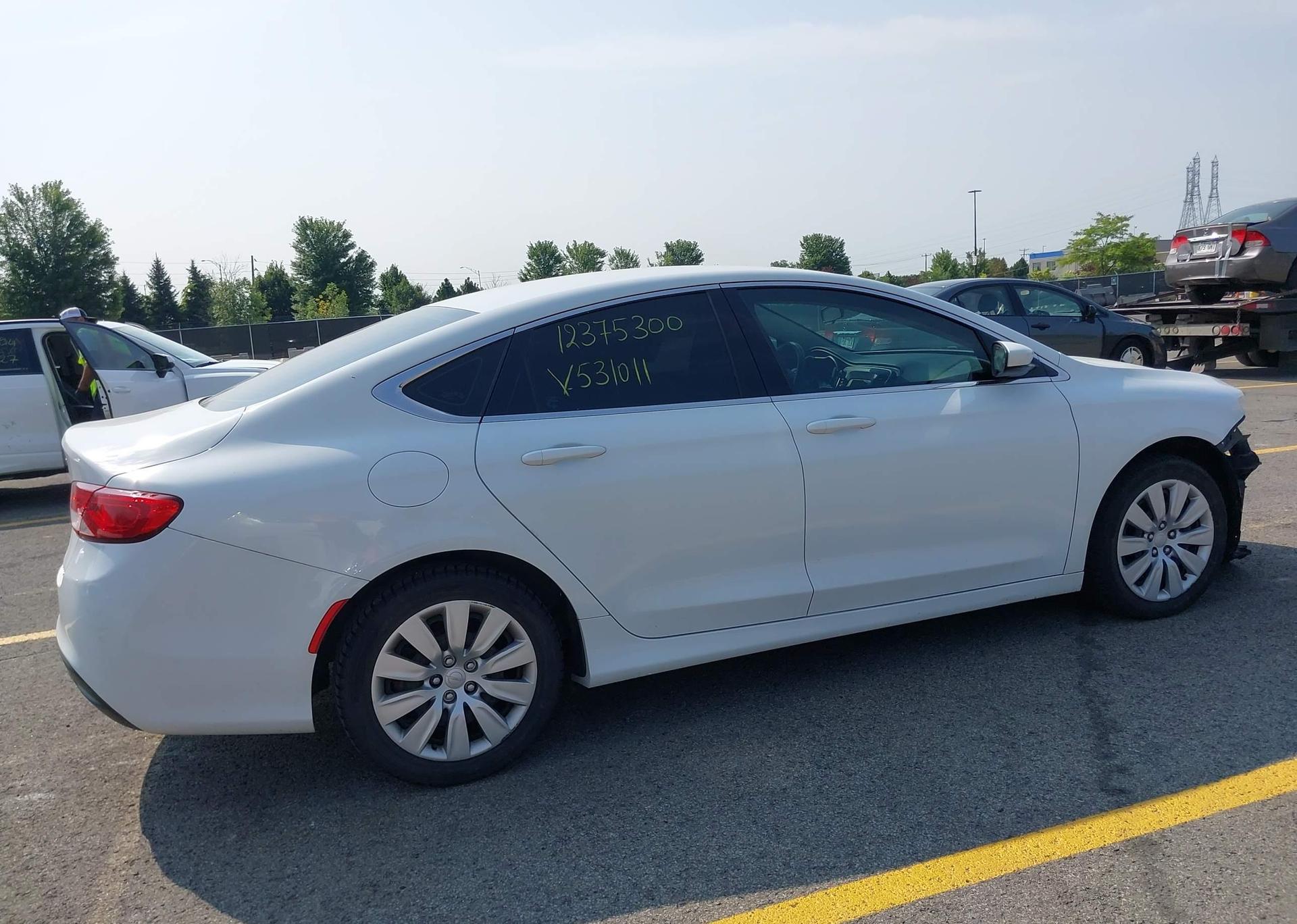 2015 CHRYSLER 200 LX