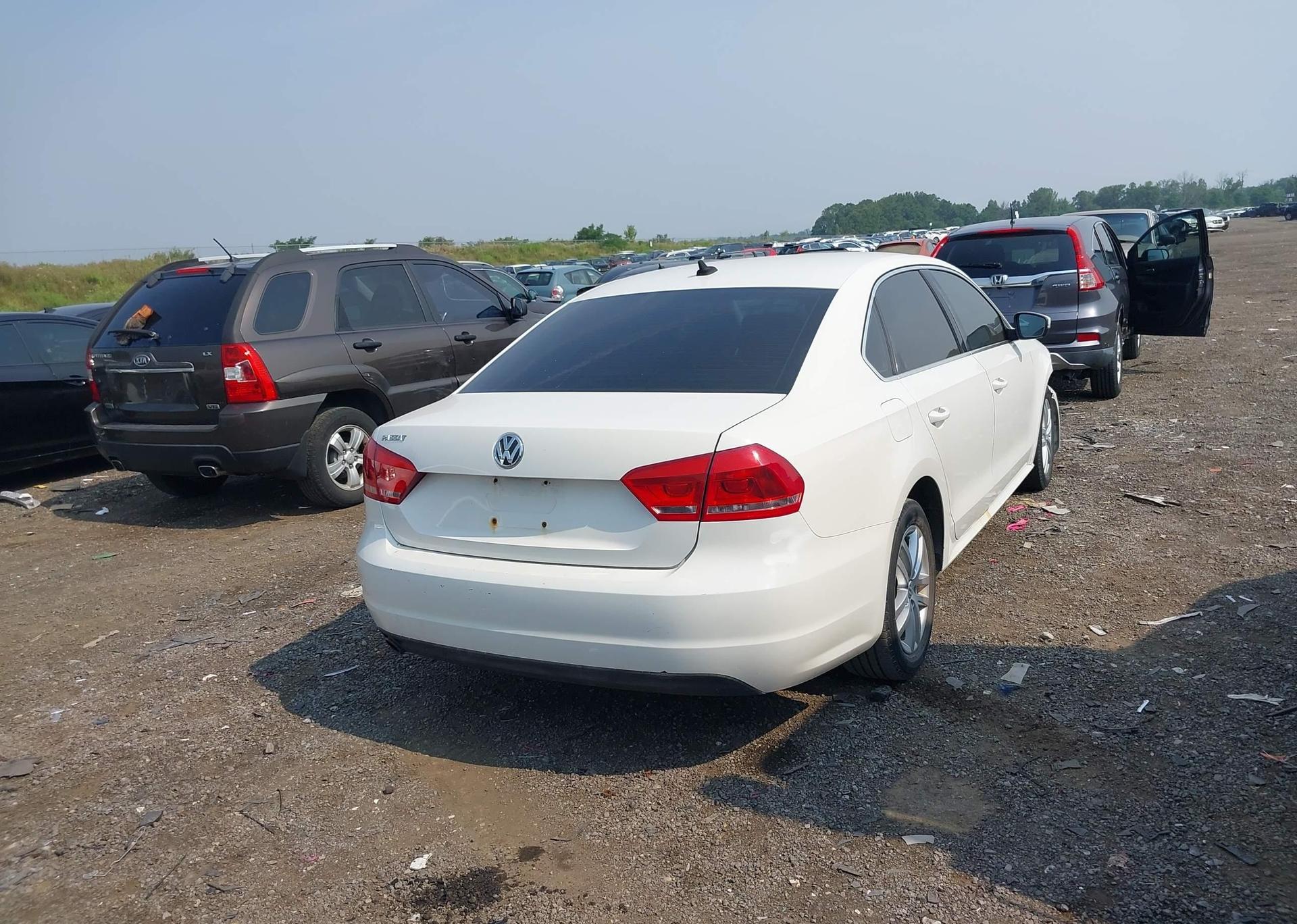 2013 VOLKSWAGEN PASSAT SE