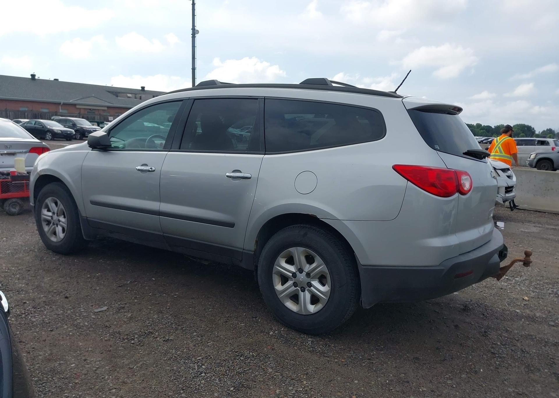 2012 CHEVROLET TRAVERSE LS
