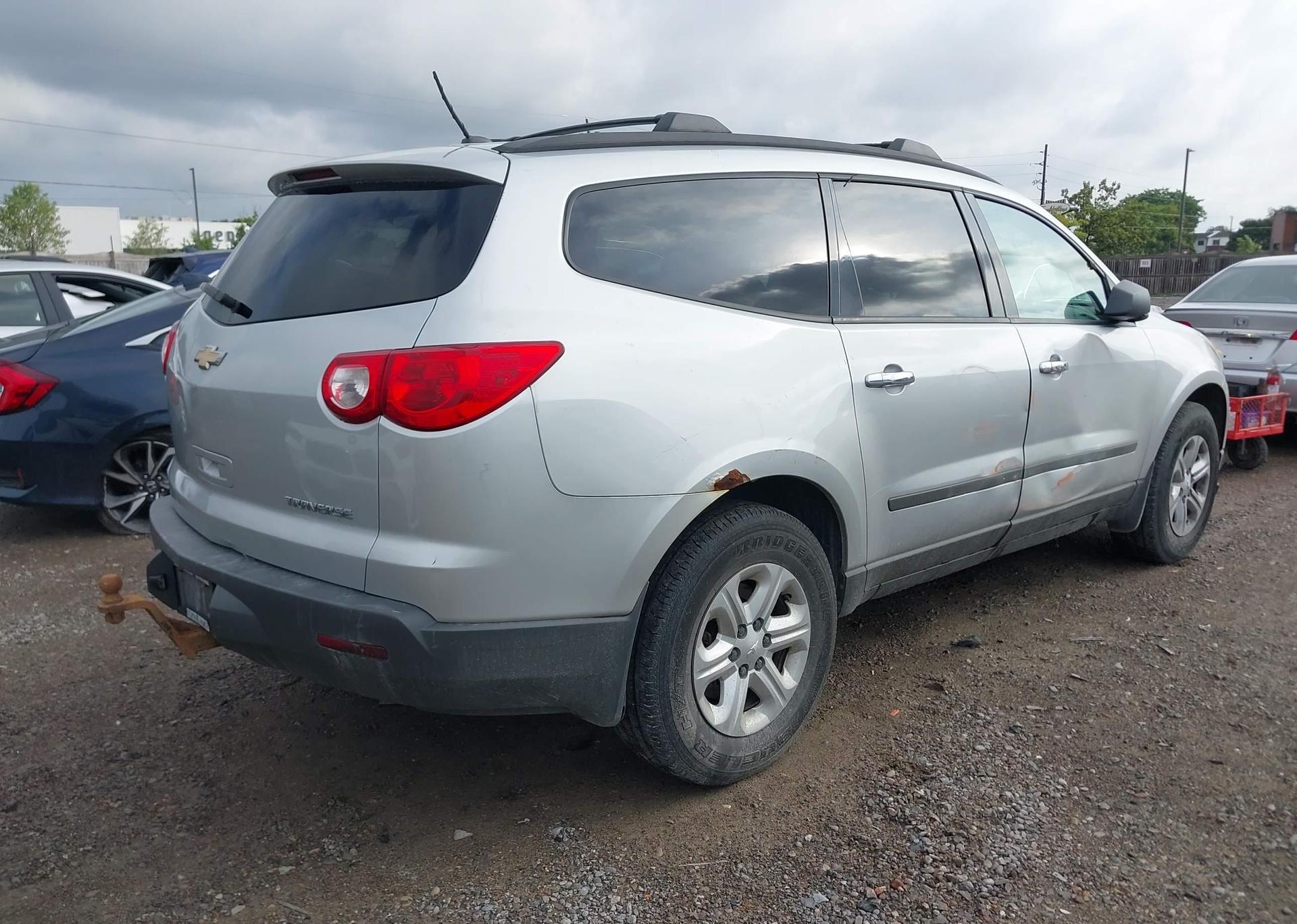 2012 CHEVROLET TRAVERSE LS