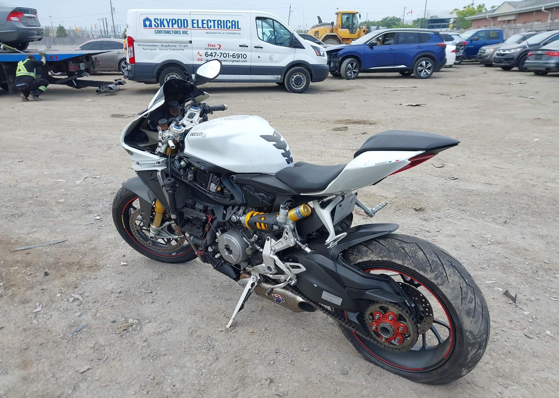 2013 DUCATI SUPERBIKE 1199 PANIGALE