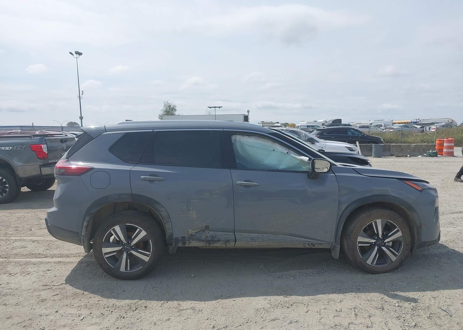 2024 NISSAN ROGUE SL