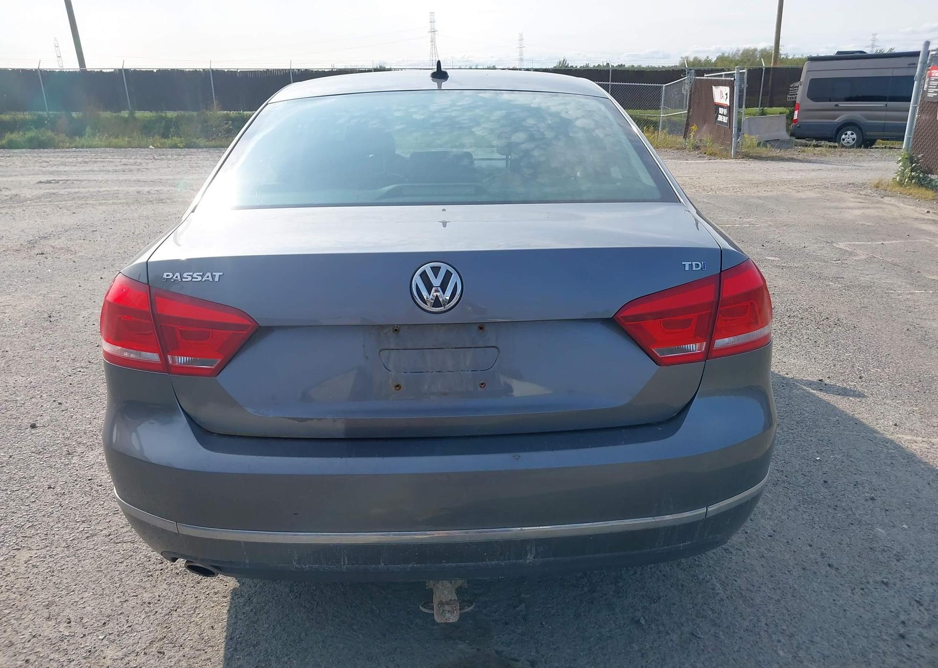 2012 VOLKSWAGEN PASSAT SEL