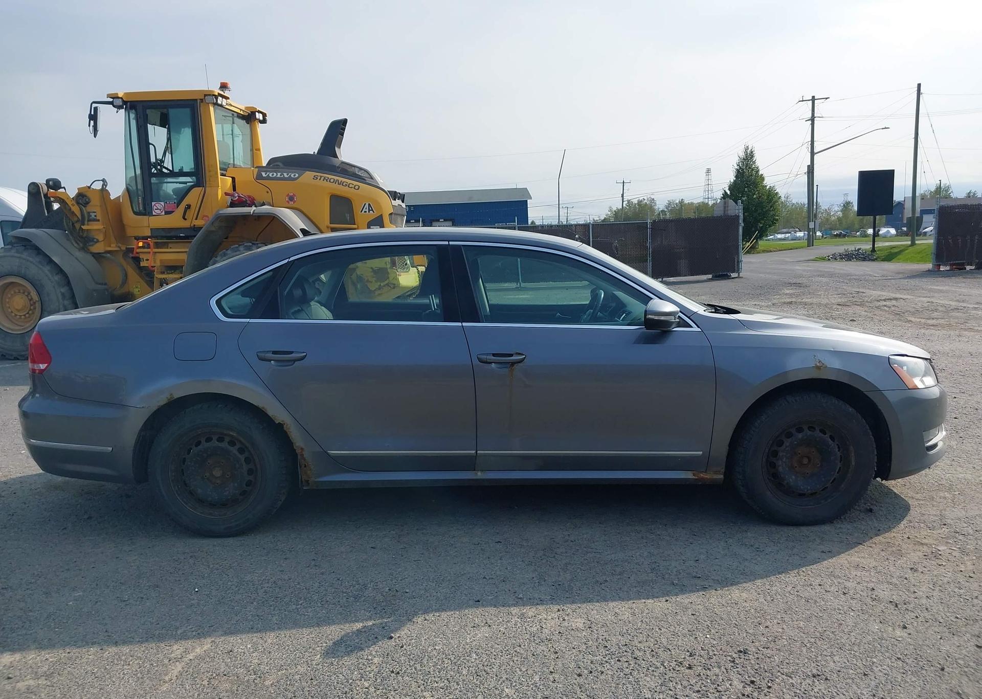 2012 VOLKSWAGEN PASSAT SEL