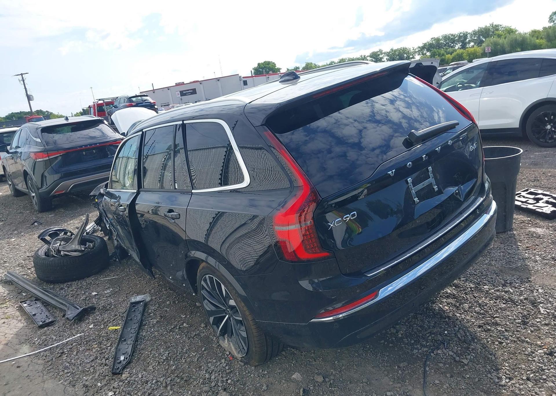 2025 VOLVO XC90 PLUS