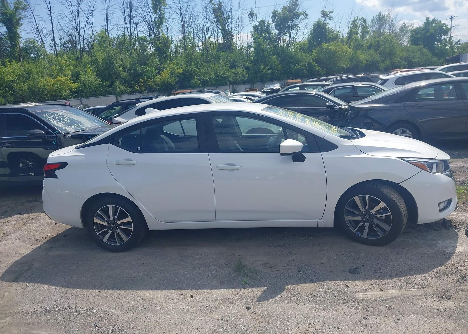 2024 NISSAN VERSA SV