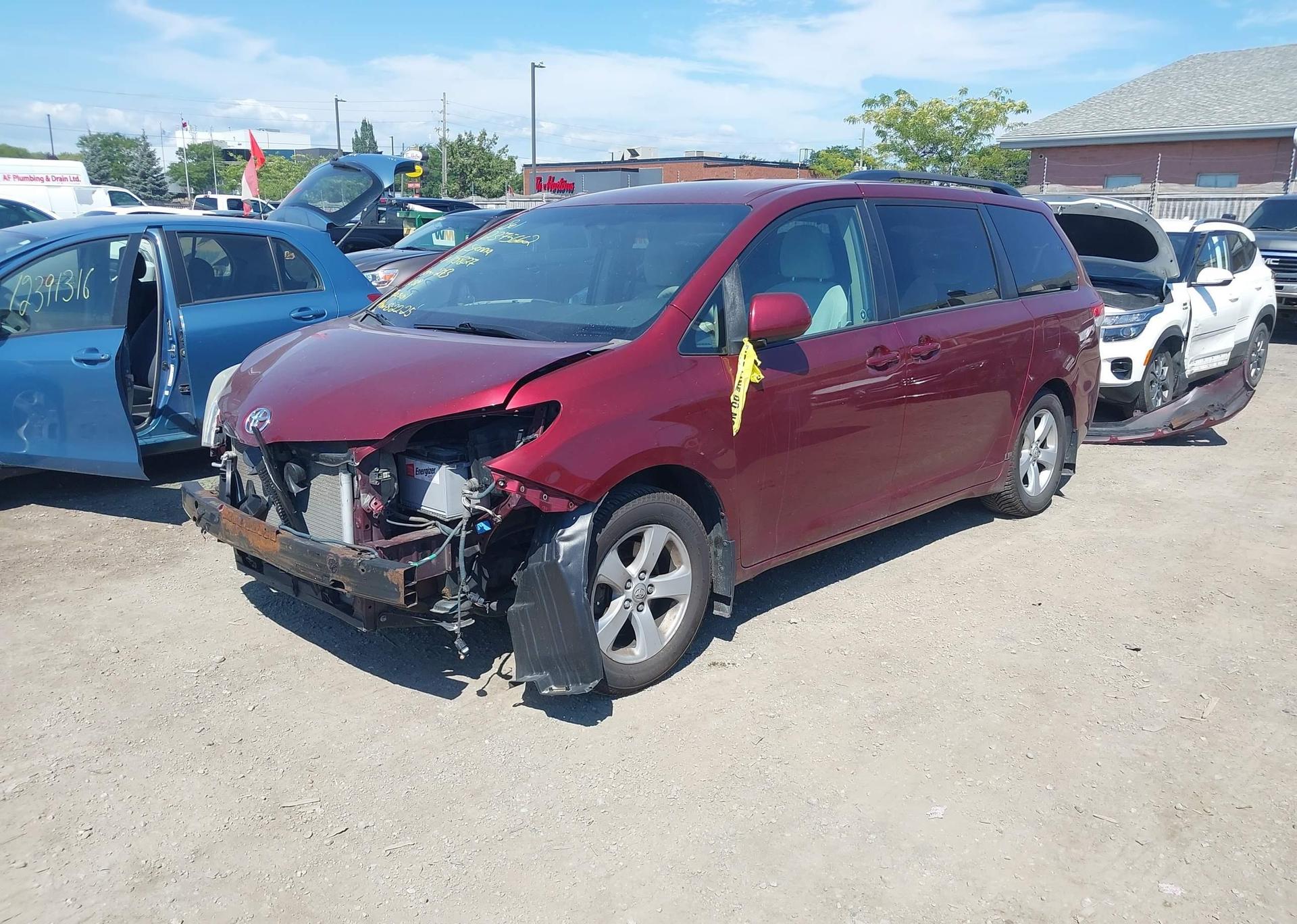 2011 TOYOTA SIENNA