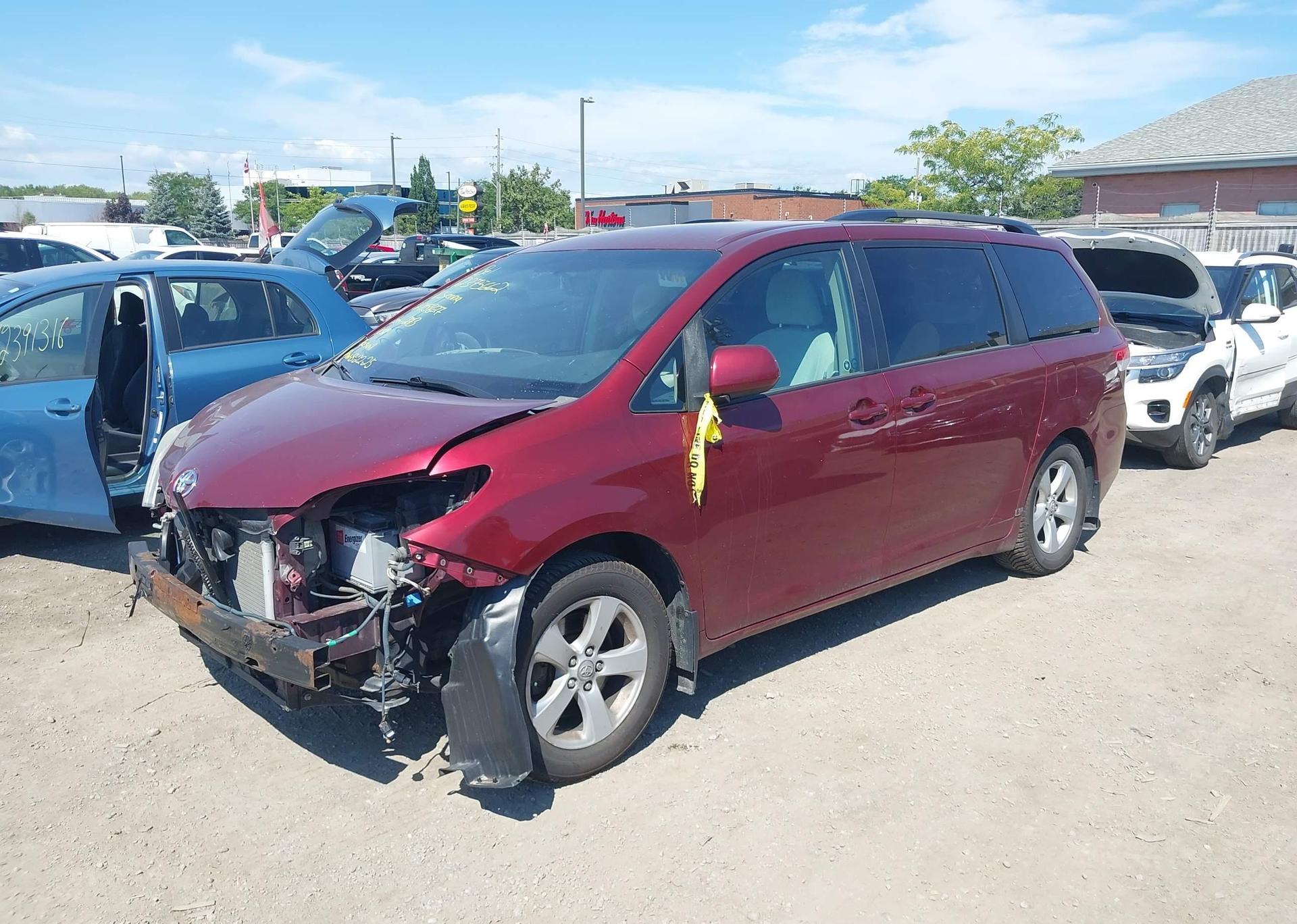 2011 TOYOTA SIENNA