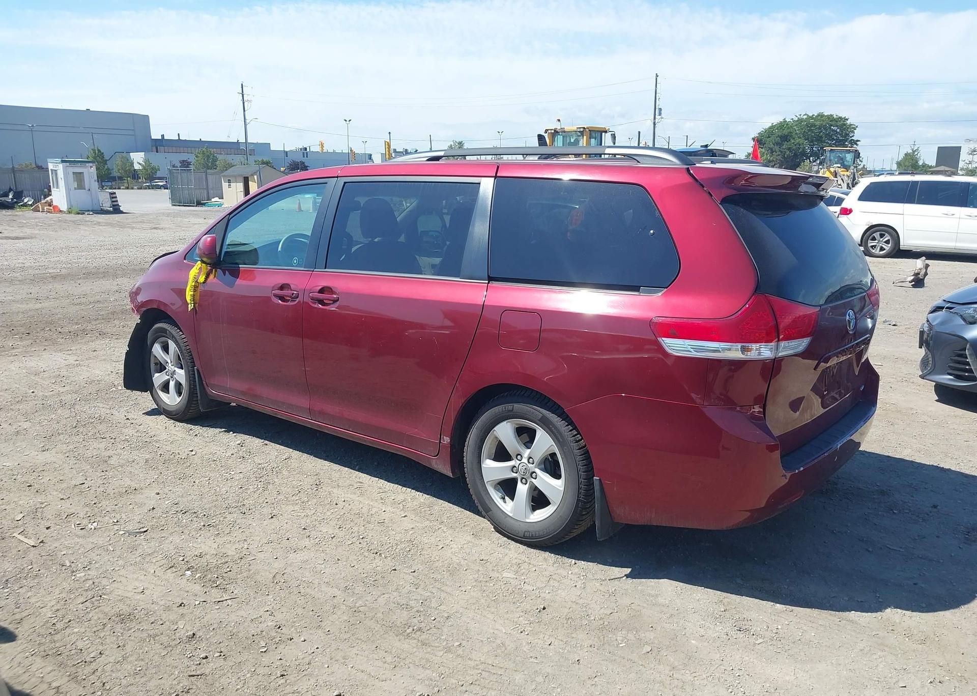 2011 TOYOTA SIENNA
