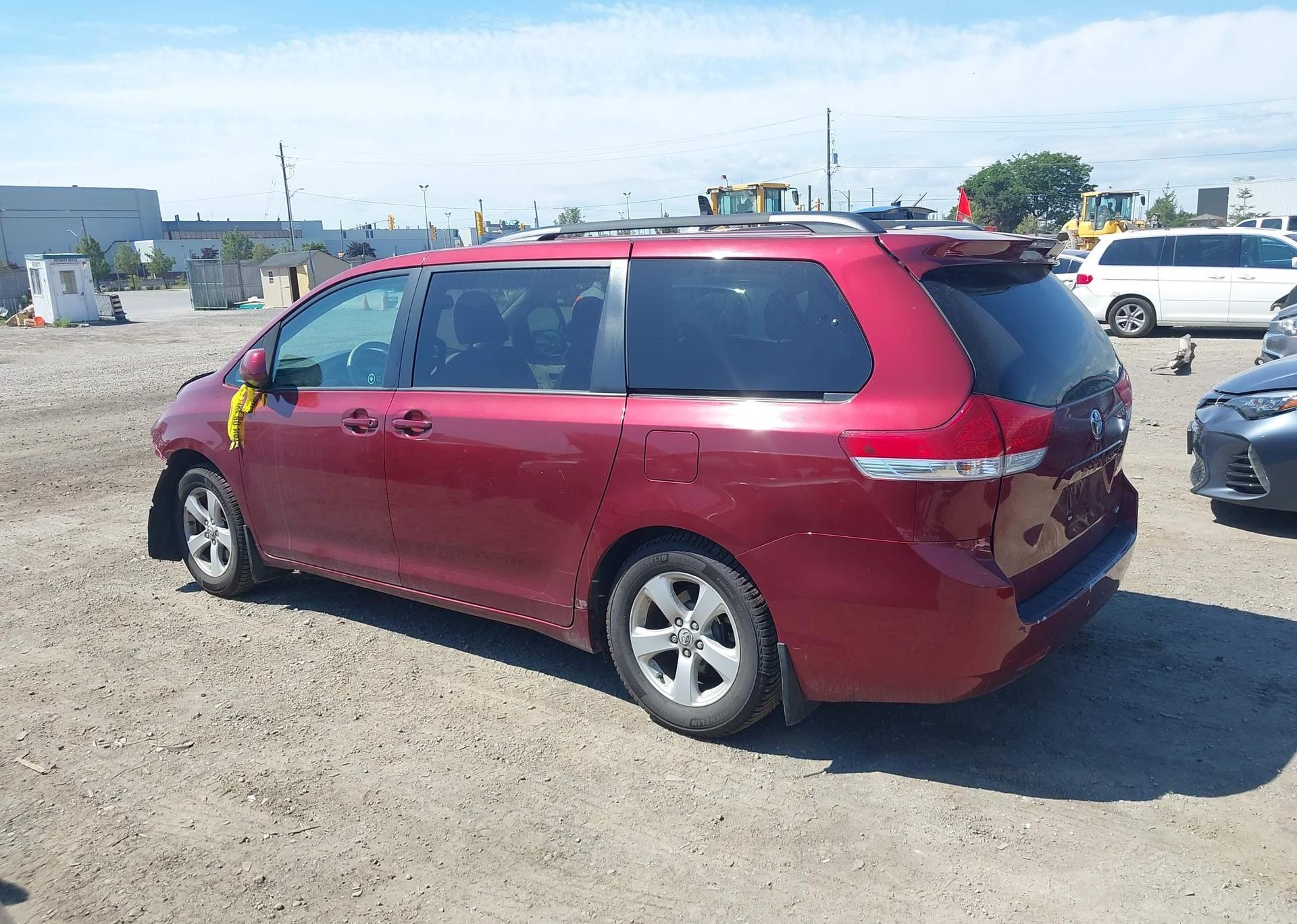 2011 TOYOTA SIENNA