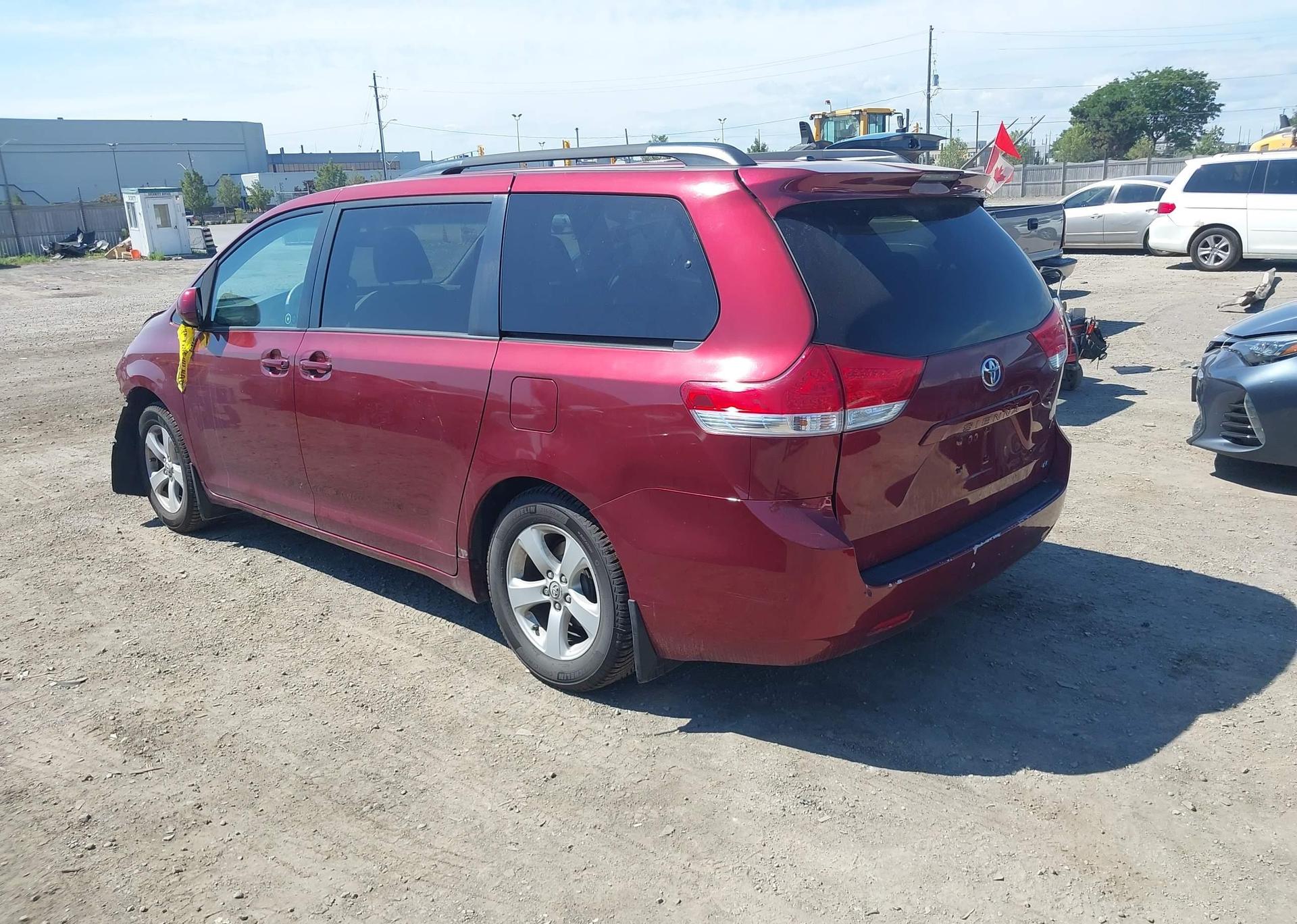 2011 TOYOTA SIENNA