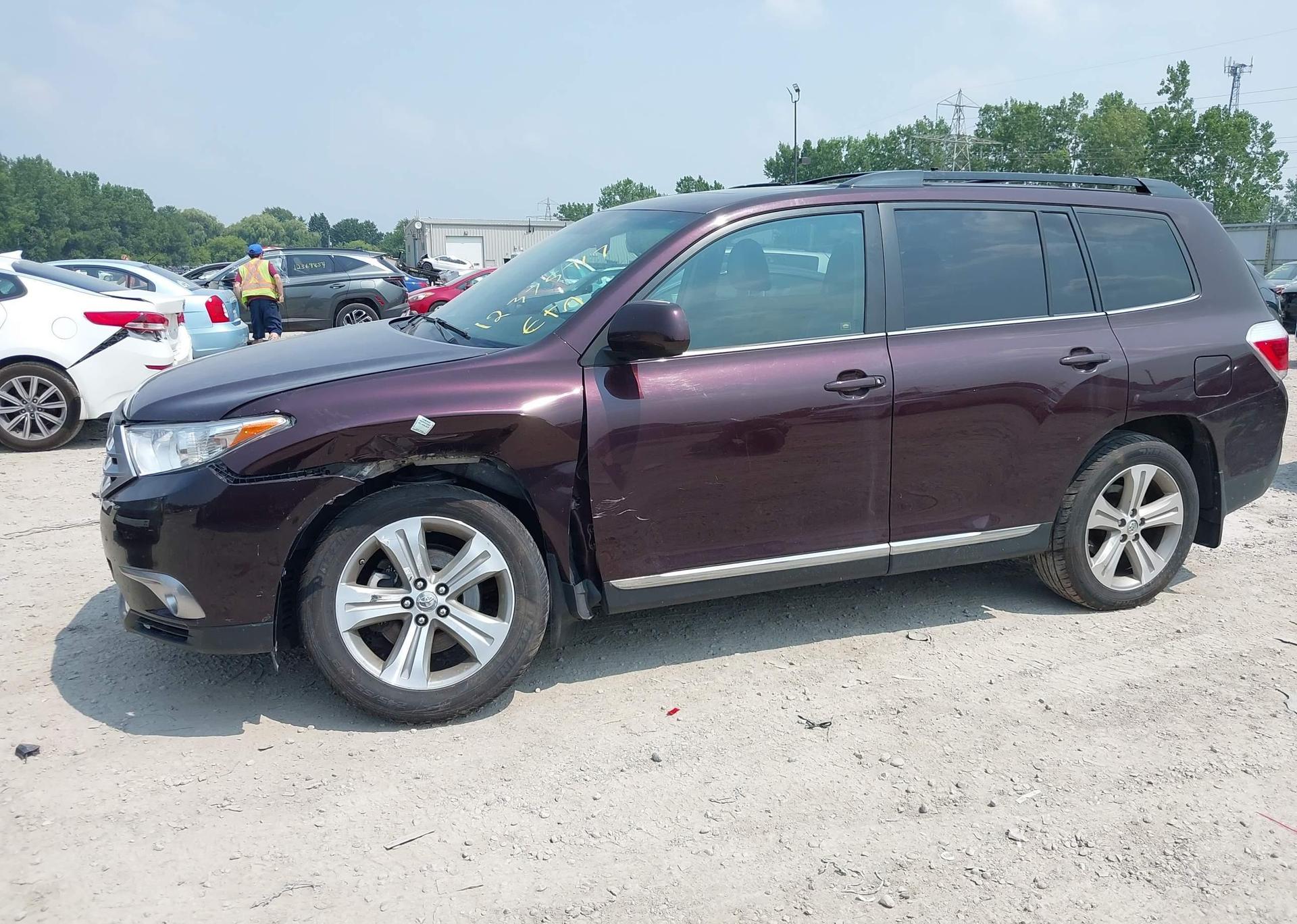 2012 TOYOTA HIGHLANDER SE