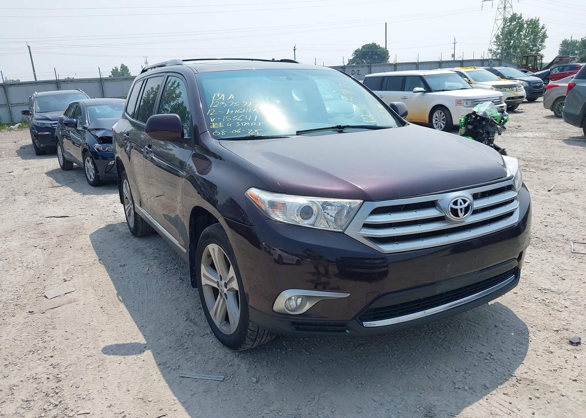 2012 TOYOTA HIGHLANDER SE